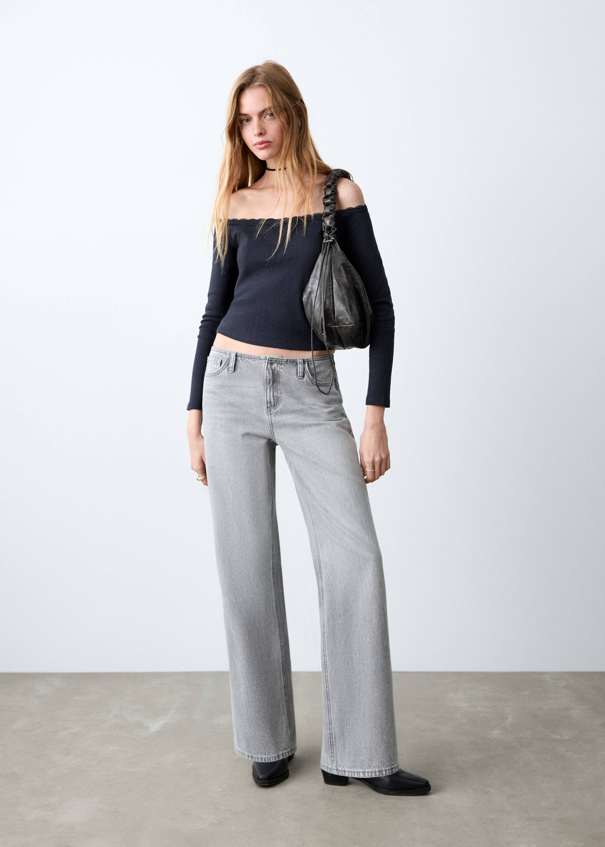 Кружевная футболка с вырезом «лодочка» - Общий план