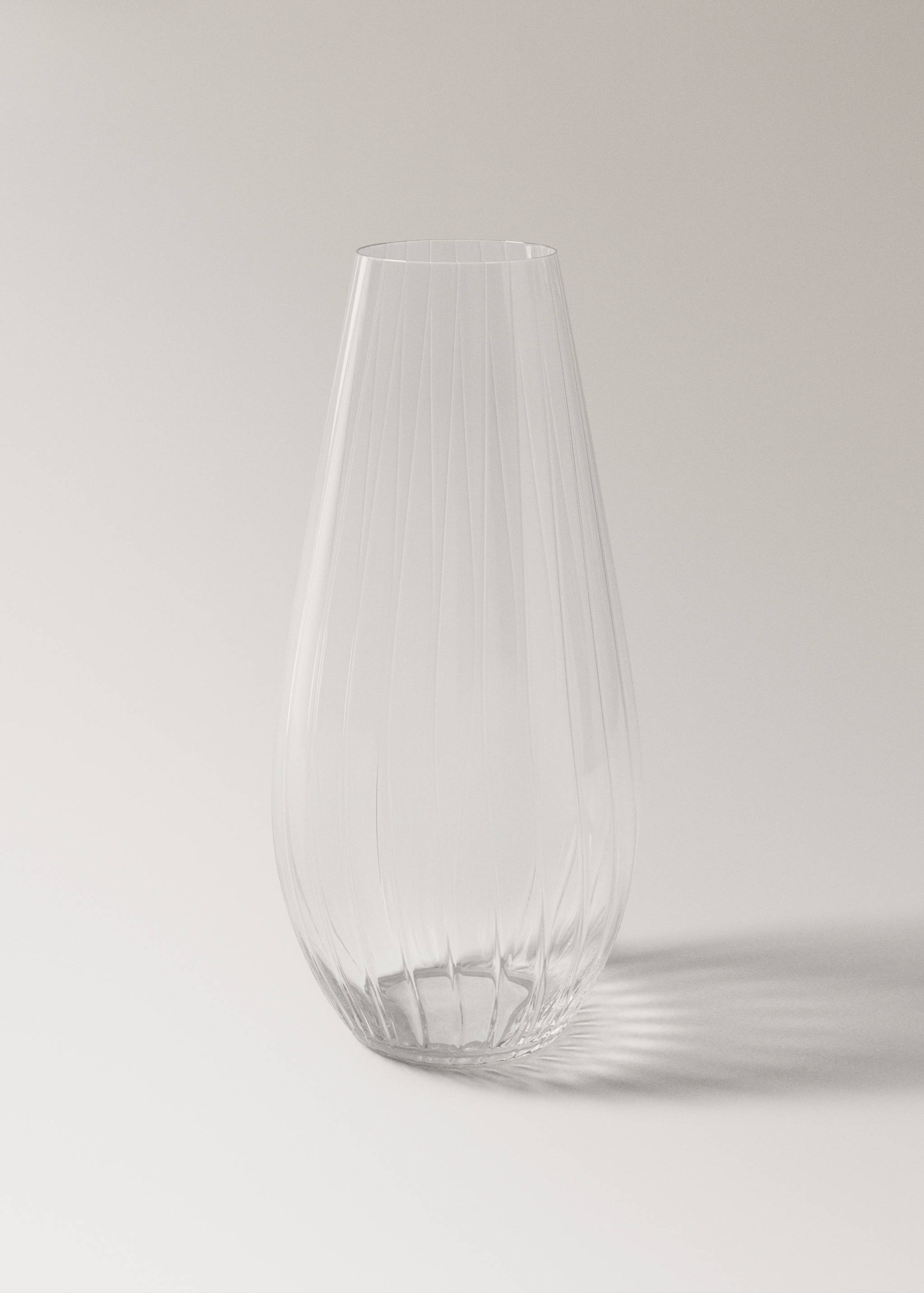 Tall glass vase - Article without model