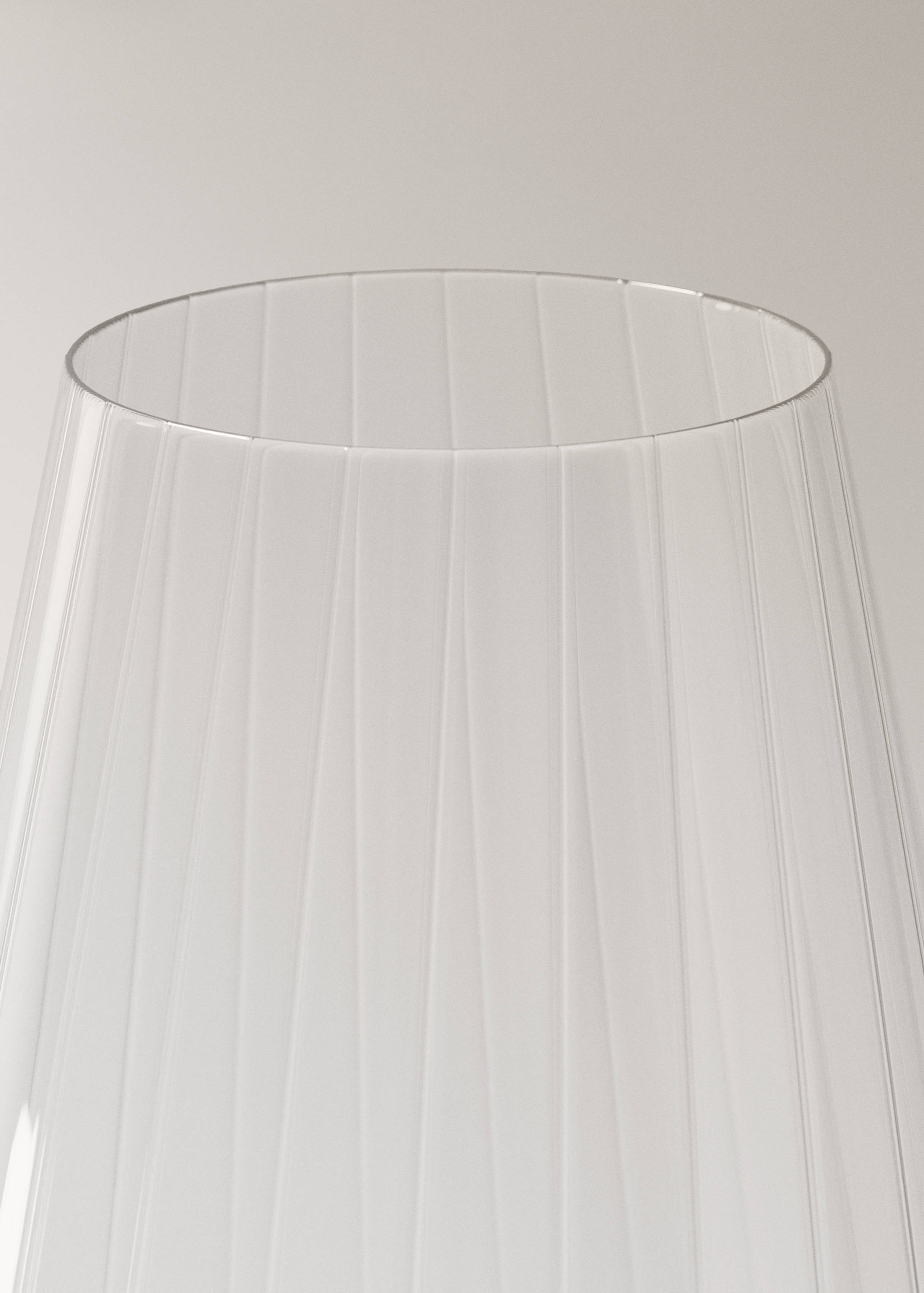 Tall glass vase - Details of the article 1