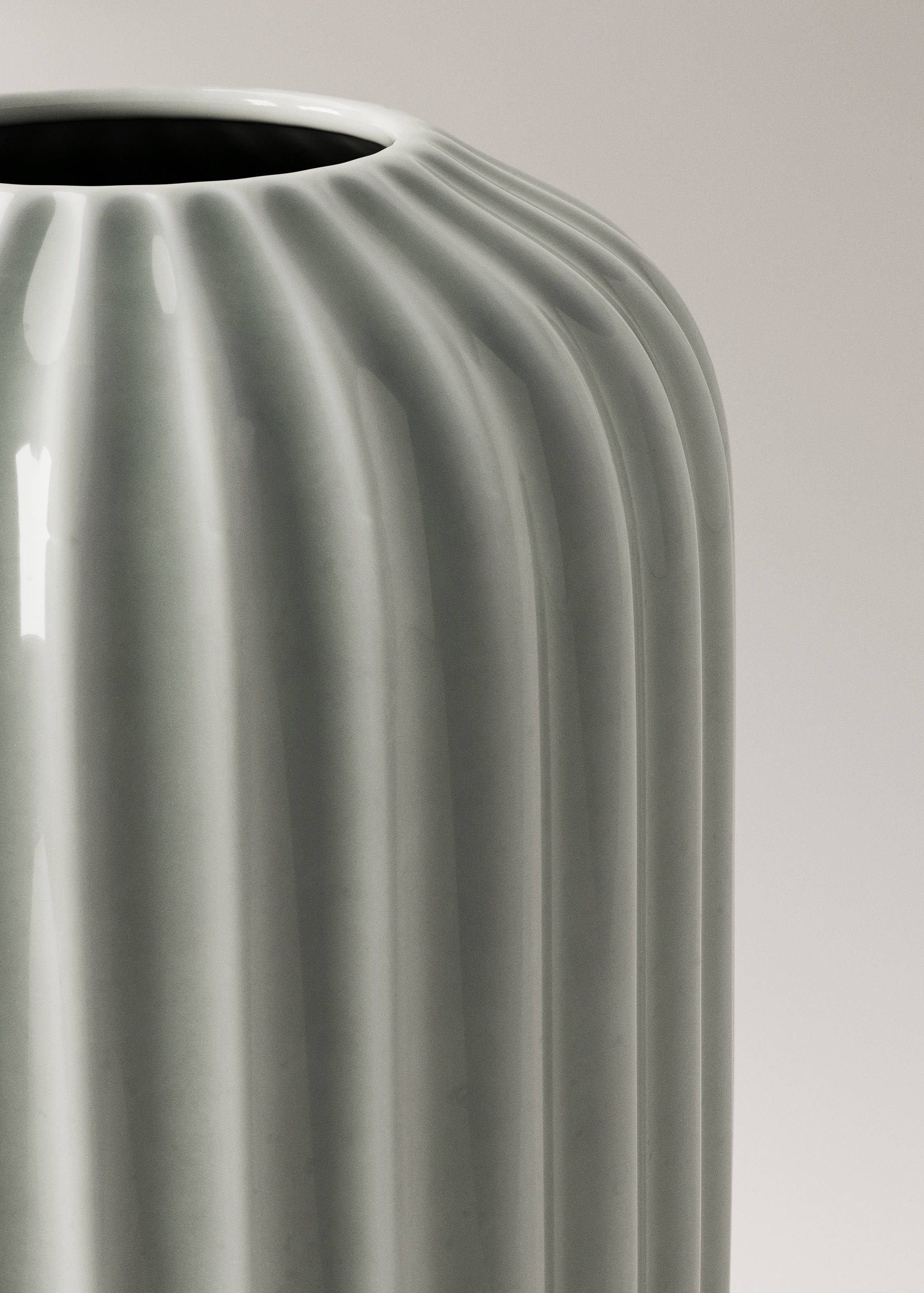 Tall stoneware vase with stripes - Details of the article 1