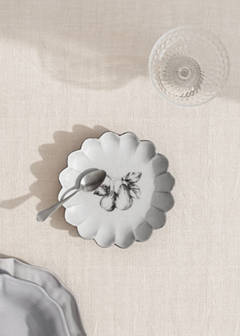 Stoneware dessert plate with scalloped shape — Ice Grey 1