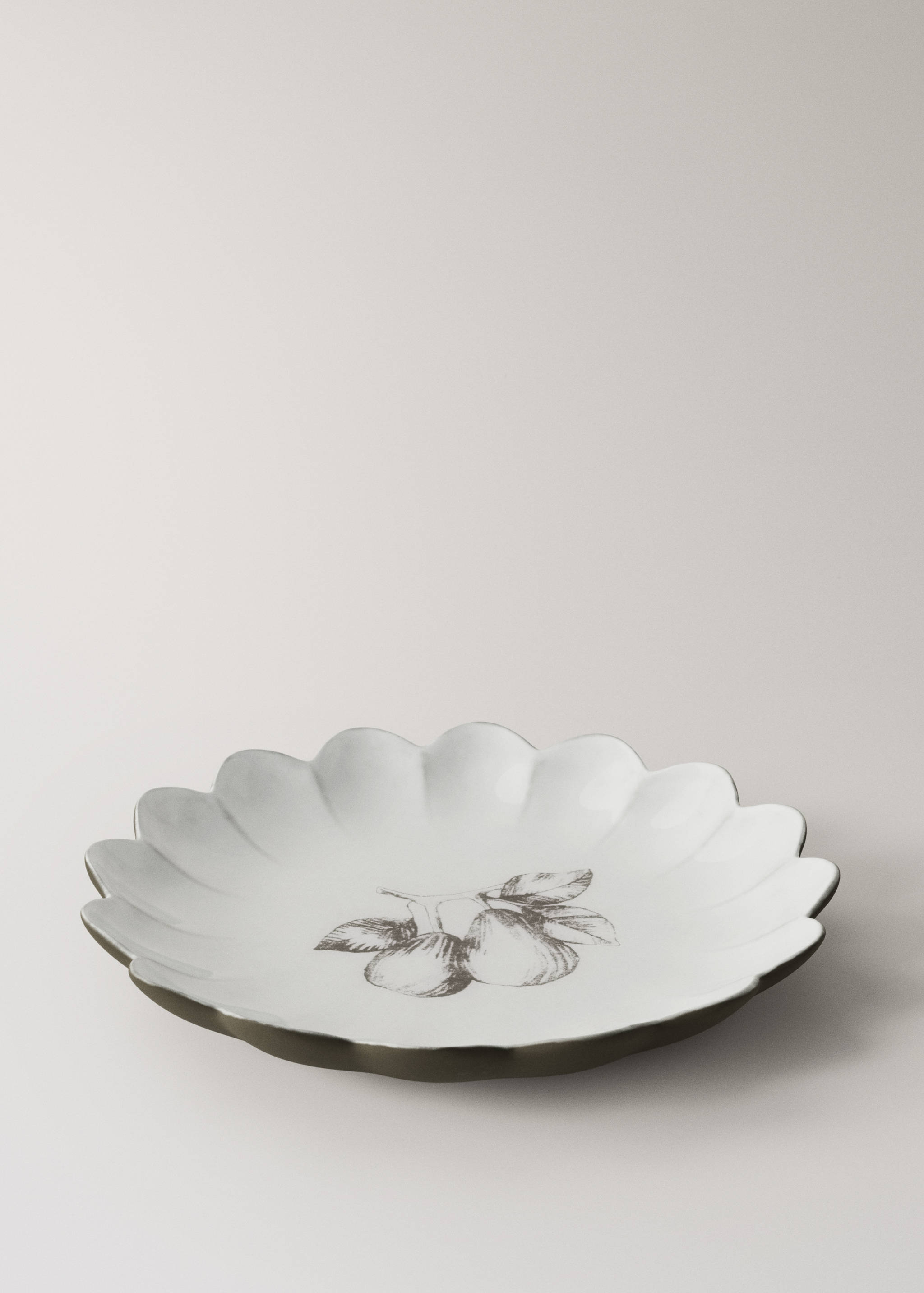 Stoneware dessert plate with scalloped shape - Details of the article 1