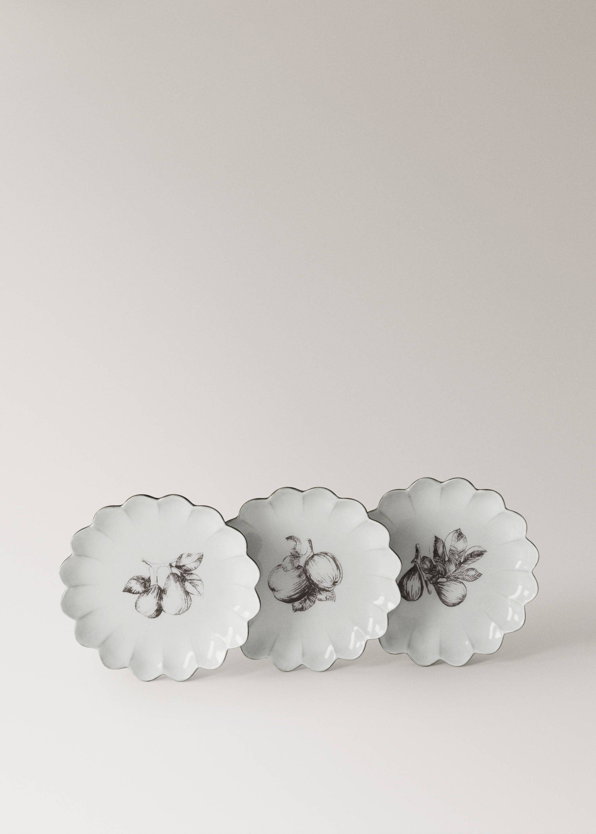 Stoneware dessert plate with scalloped shape - Details of the article 4