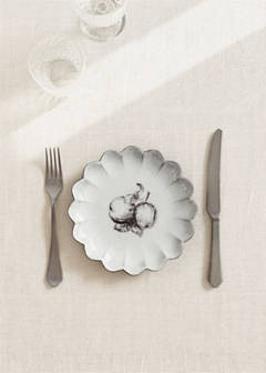 Stoneware dessert plate with scalloped shape — Light/Pastel Grey 1