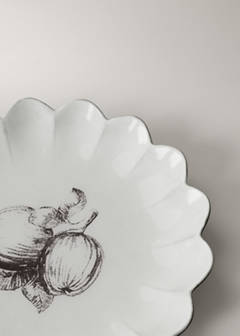 Stoneware dessert plate with scalloped shape — Light/Pastel Grey 4