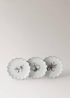 Stoneware dessert plate with scalloped shape — Light/Pastel Grey 5