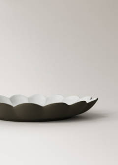 Stoneware dessert plate with scalloped shape — Grey 3
