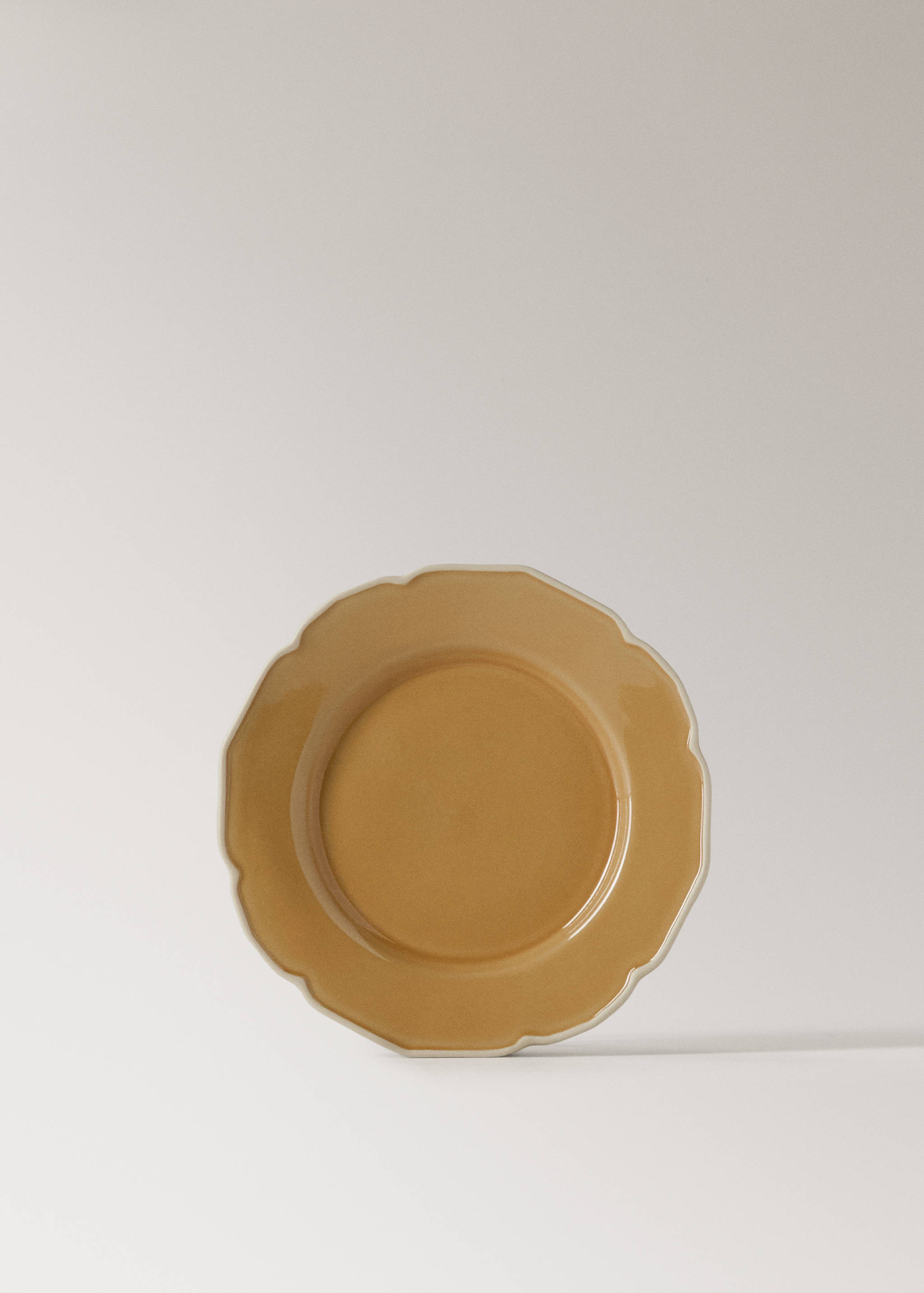 Stoneware dessert plate with wavy design - Article without model