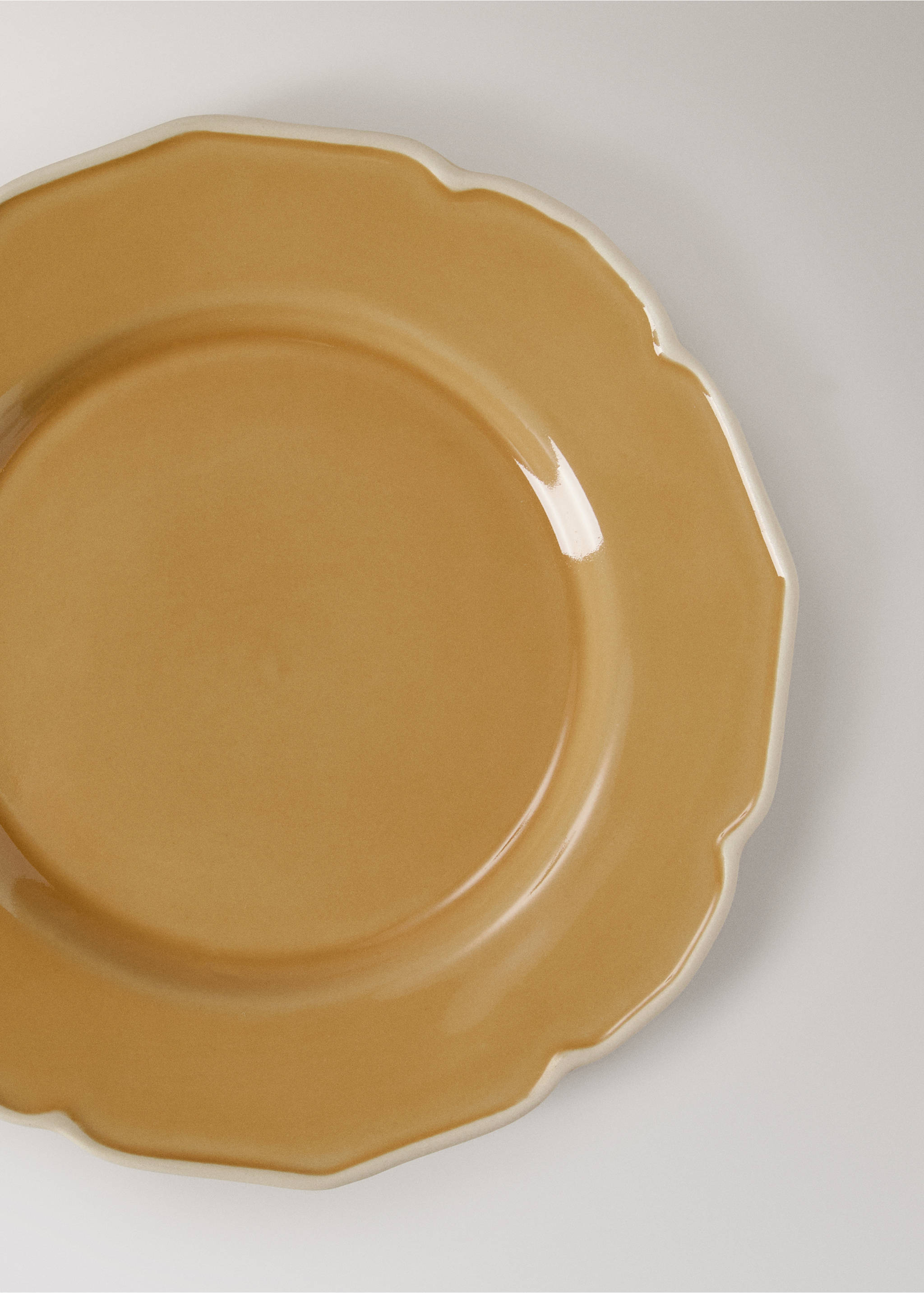 Stoneware dessert plate with wavy design - Details of the article 1, Mustard. Ref: 27021527-00.