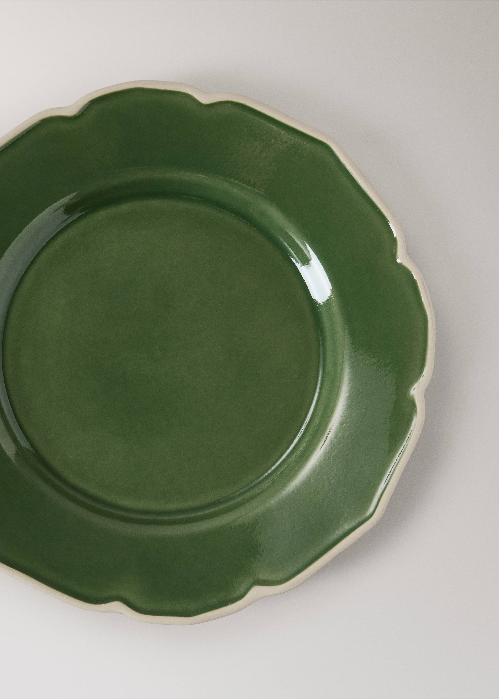 Stoneware dessert plate with wavy design - Details of the article 1, Green. Ref: 27021527-00.