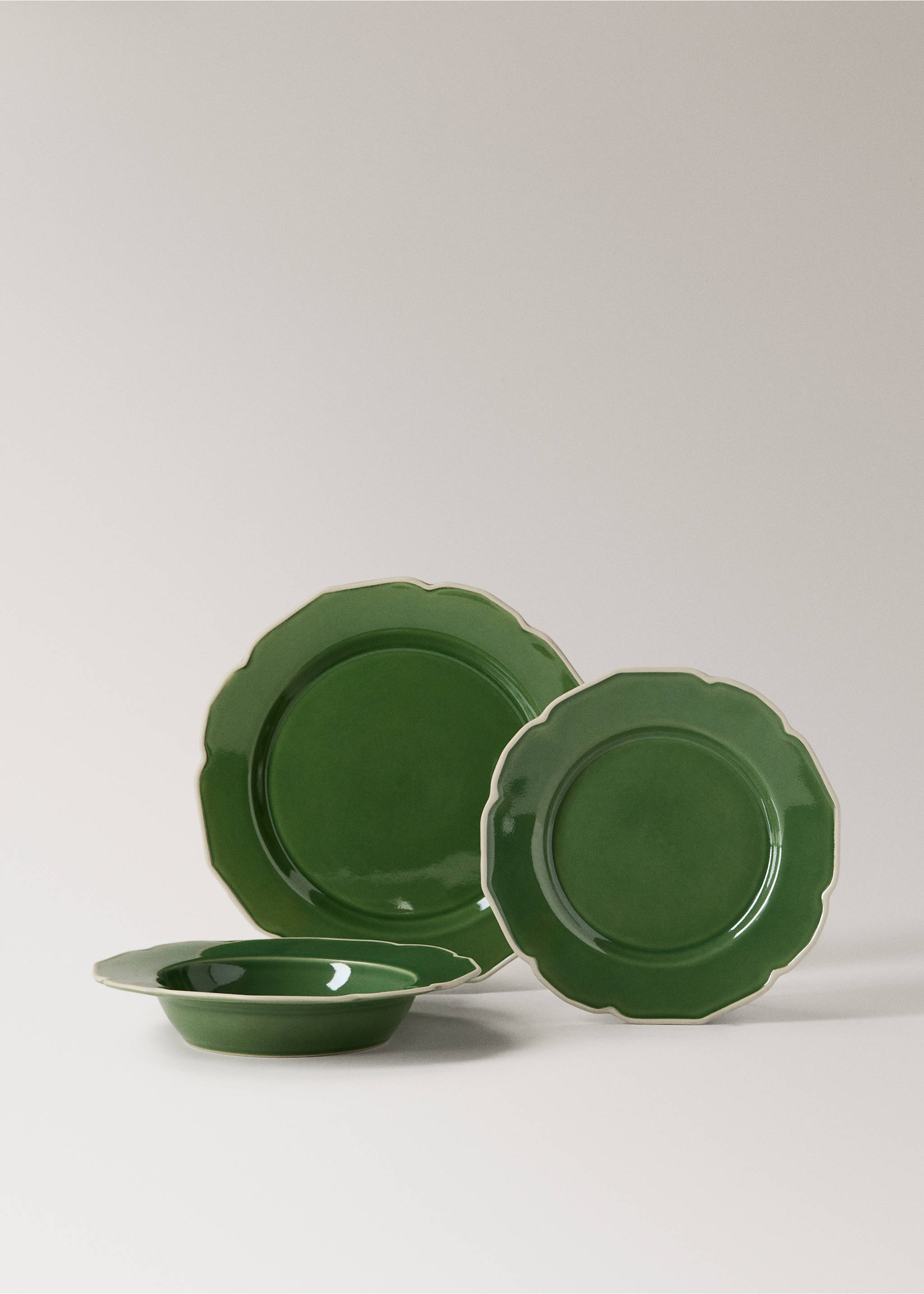 Stoneware dessert plate with wavy design - Details of the article 3, Green. Ref: 27021527-00.
