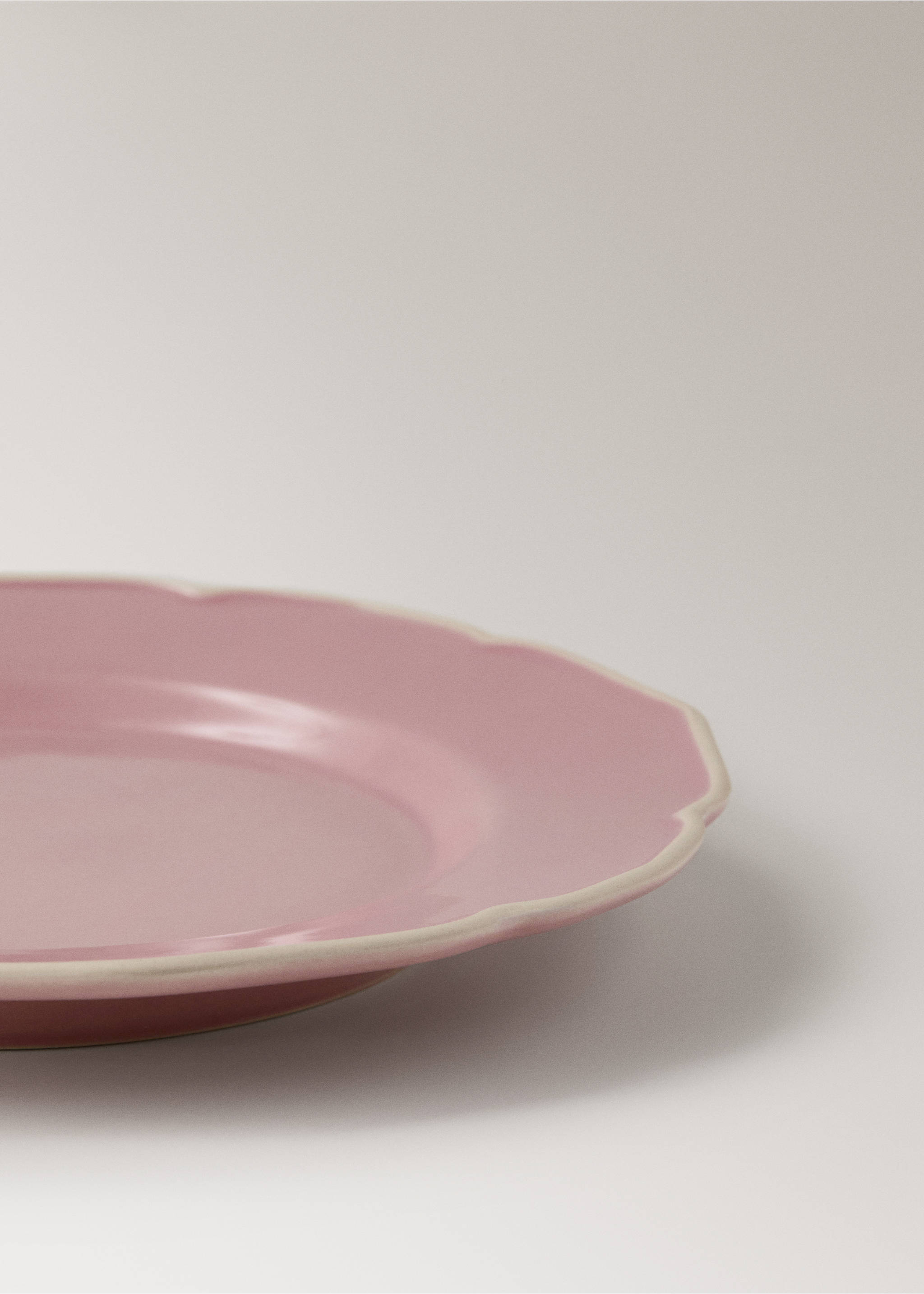 Stoneware dessert plate with wavy design - Details of the article 2, Pink. Ref: 27021527-00.