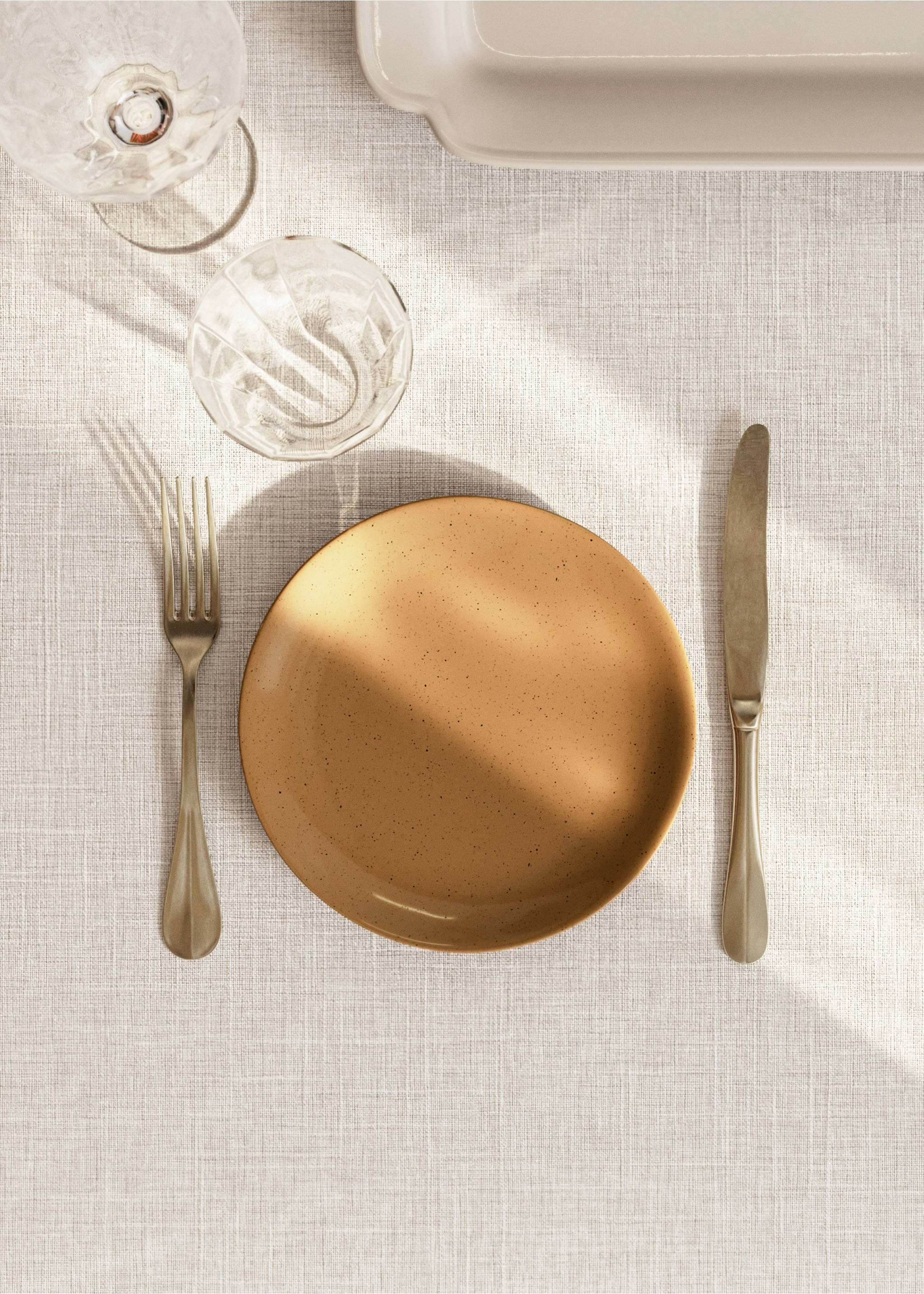 Dessertbord van steengoed met stippen - Overzichtstekening, Middenbruin. Ref: 27021529-00.