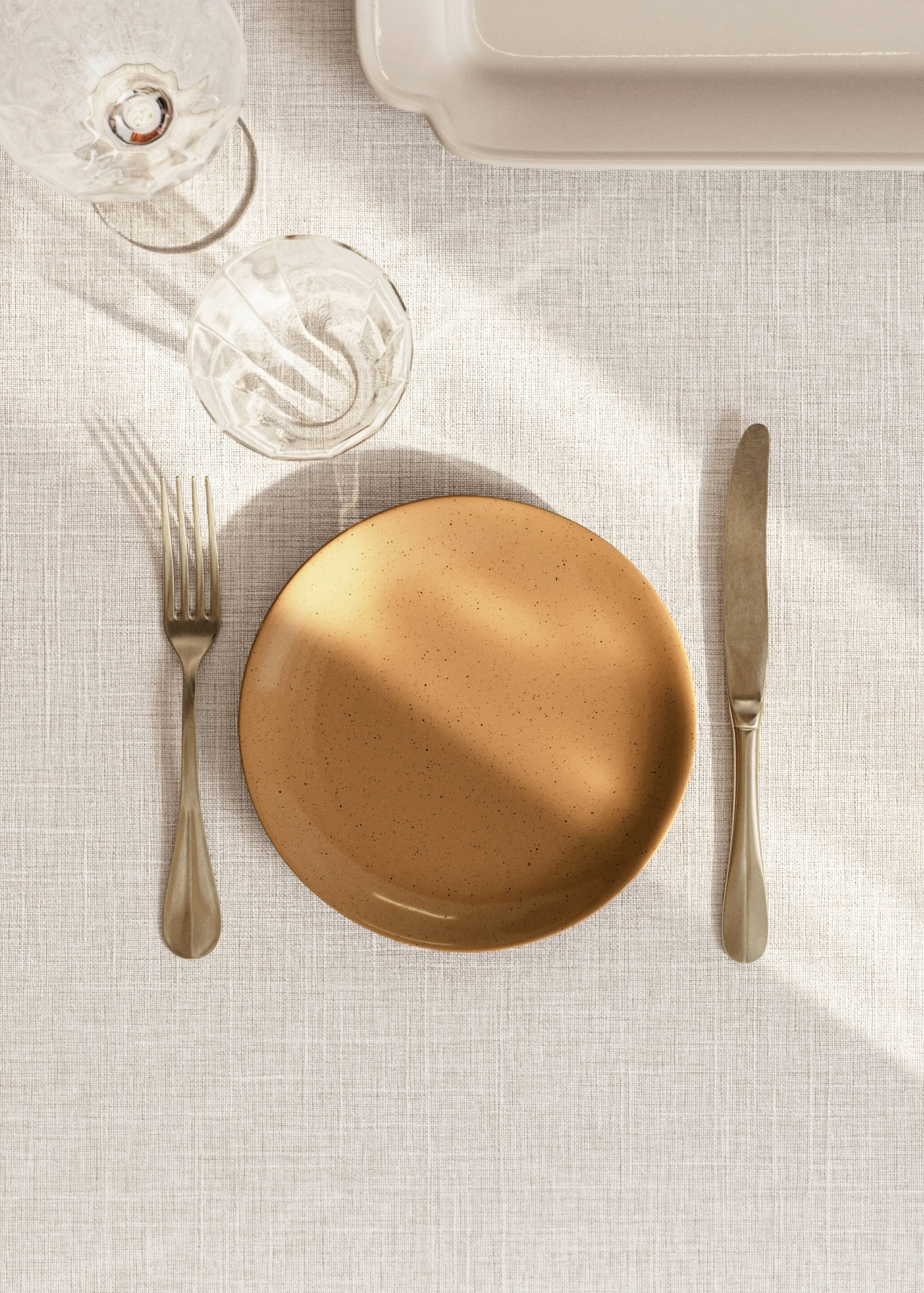 Stoneware dessert plate with spots - General plane