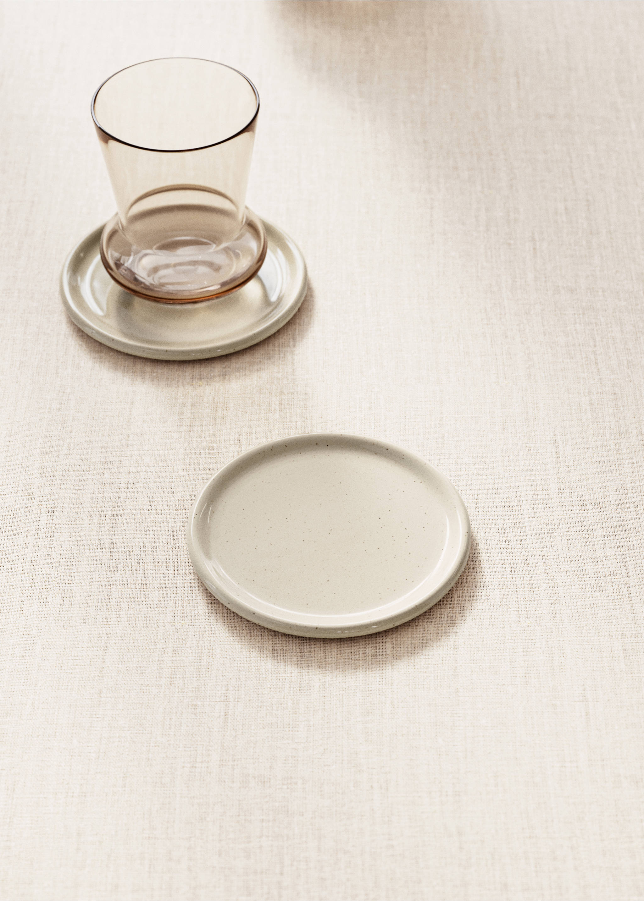 Stoneware coasters with spots - General plane, Off White. Ref: 27021530-00.