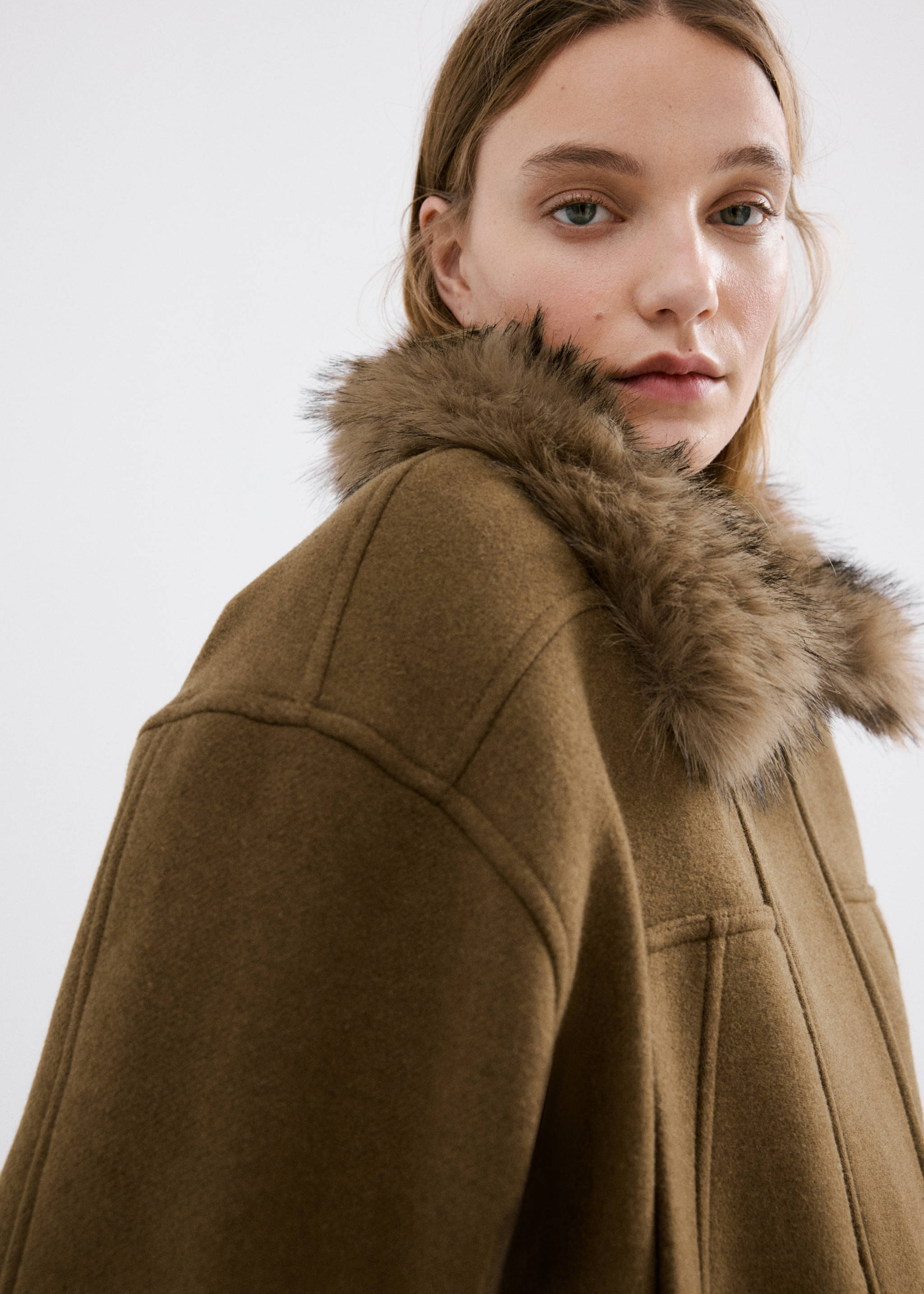 Wool blend jacket with fur collar - Details of the article 1