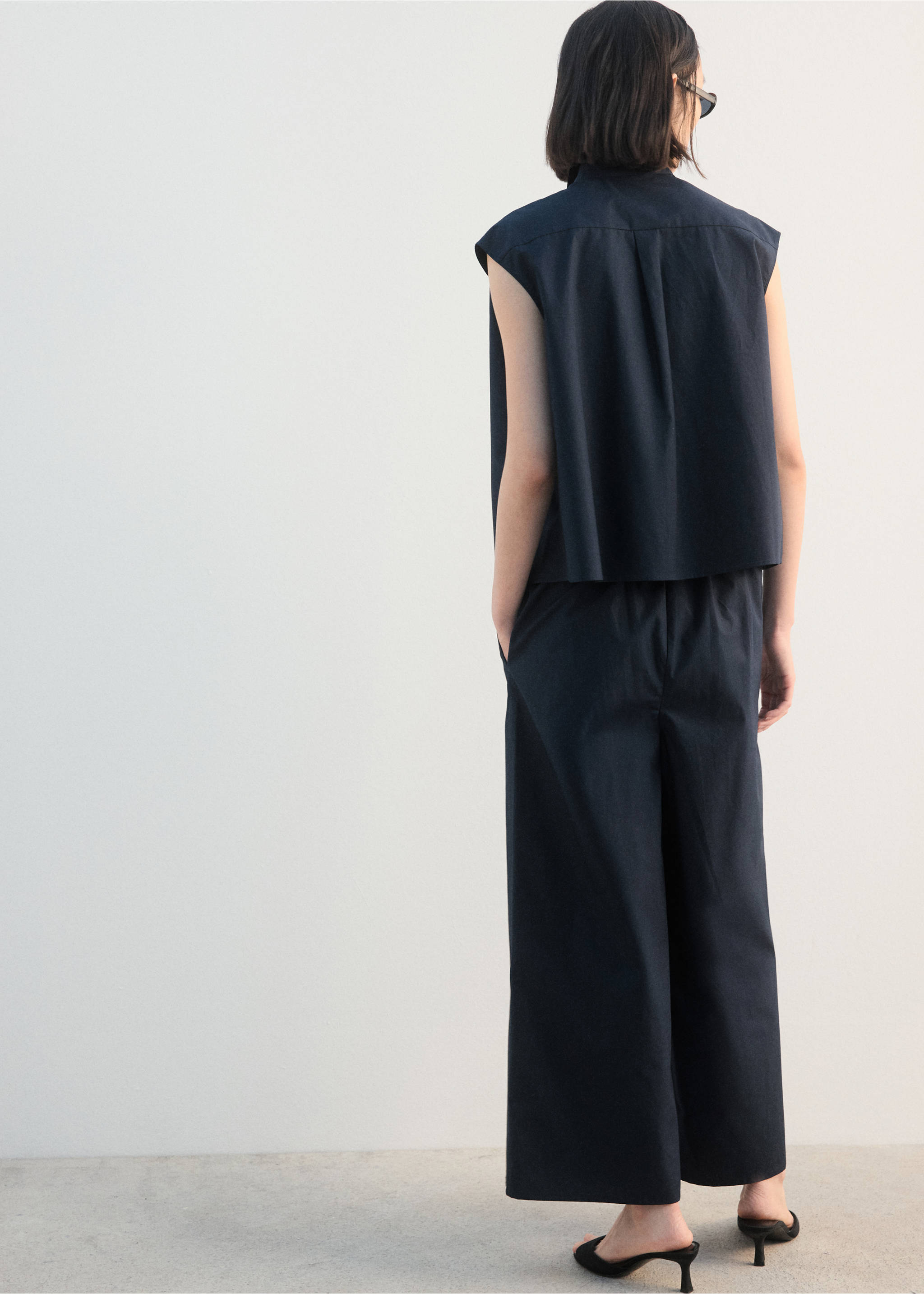 Straight-fit trousers with elastic waist - Reverse of the article, Navy. Ref: 27022539-00.