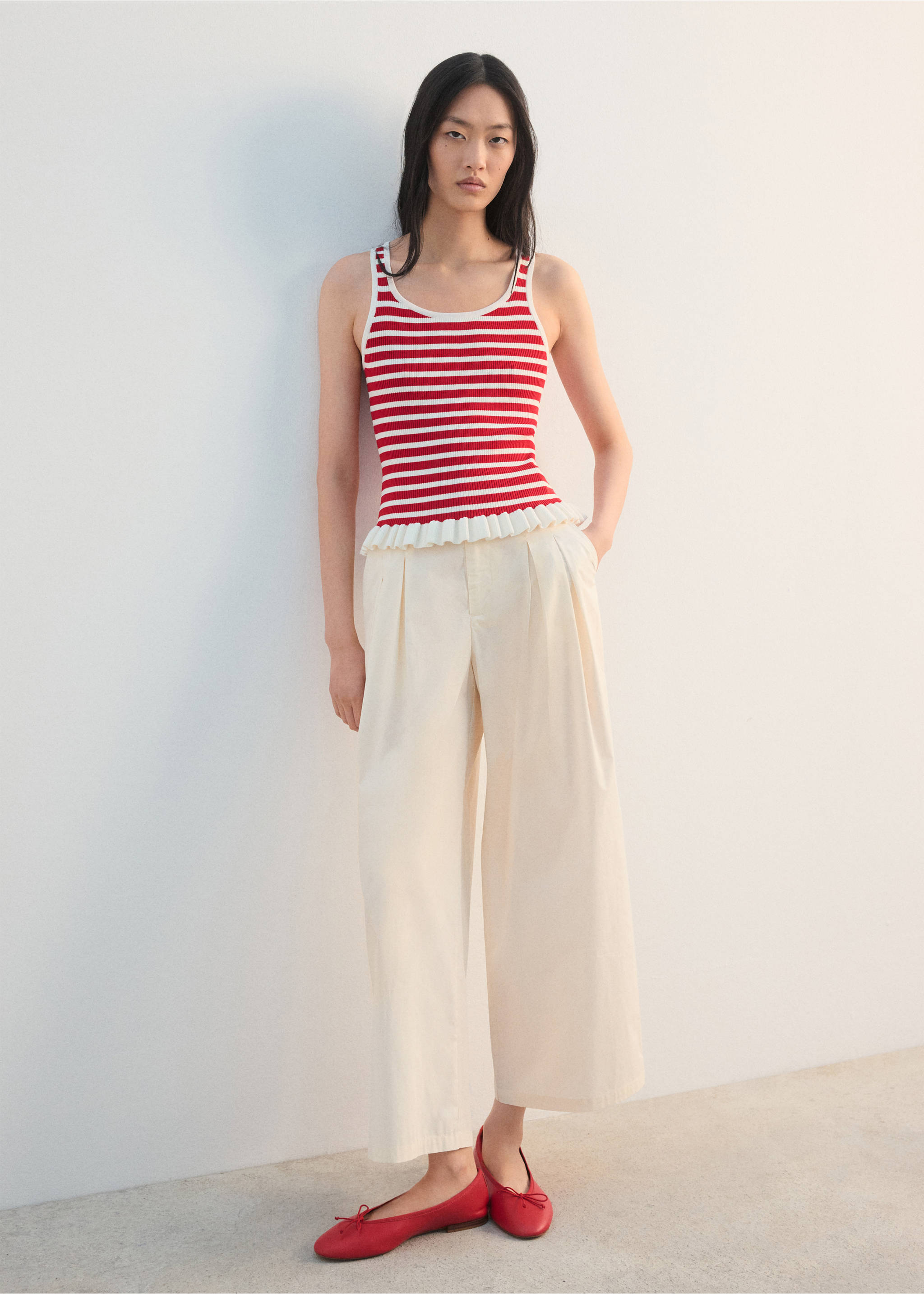 Pleat detailed top - General plane, Red. Ref: 27022541-00.