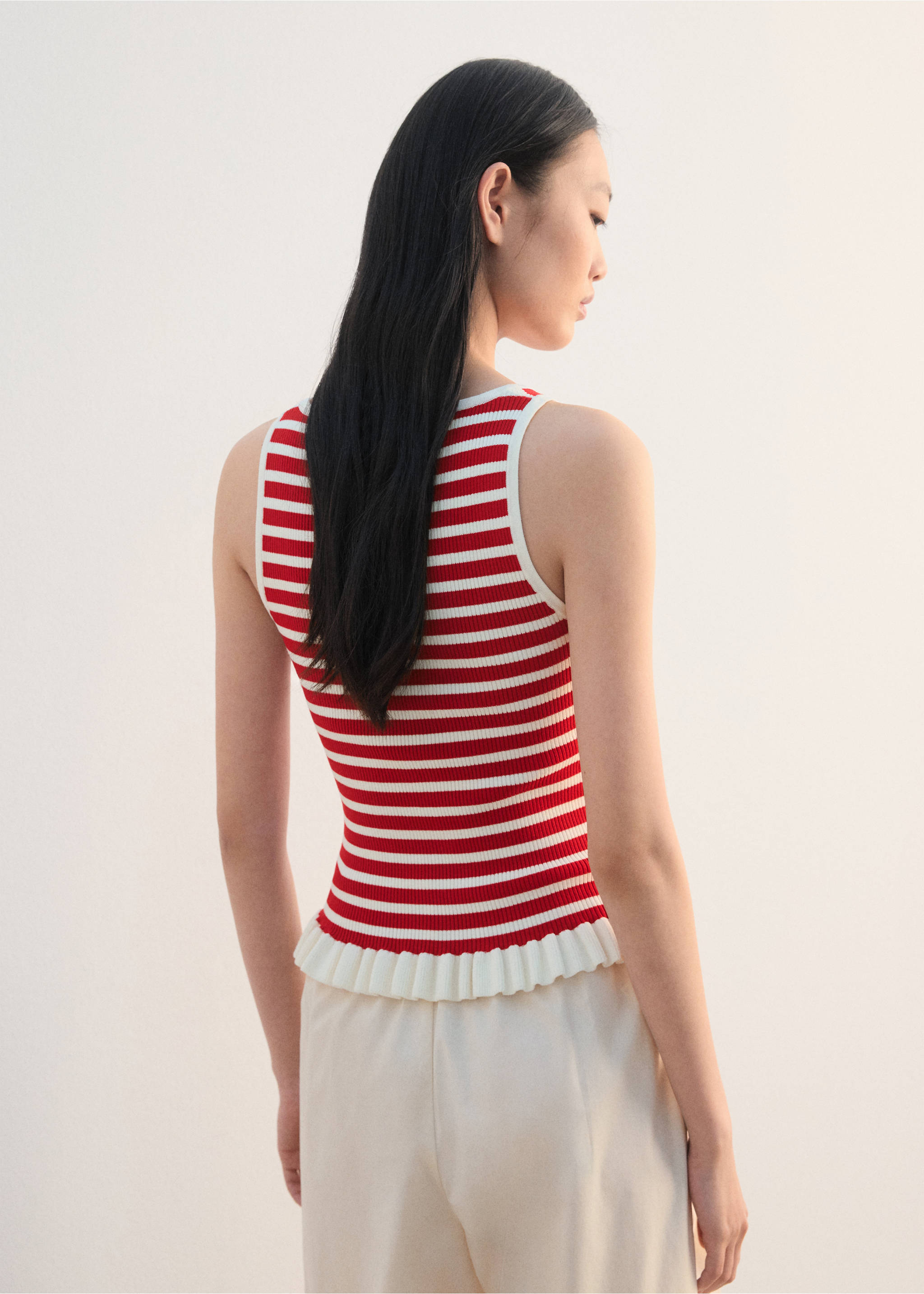 Pleat detailed top - Reverse of the article, Red. Ref: 27022541-00.