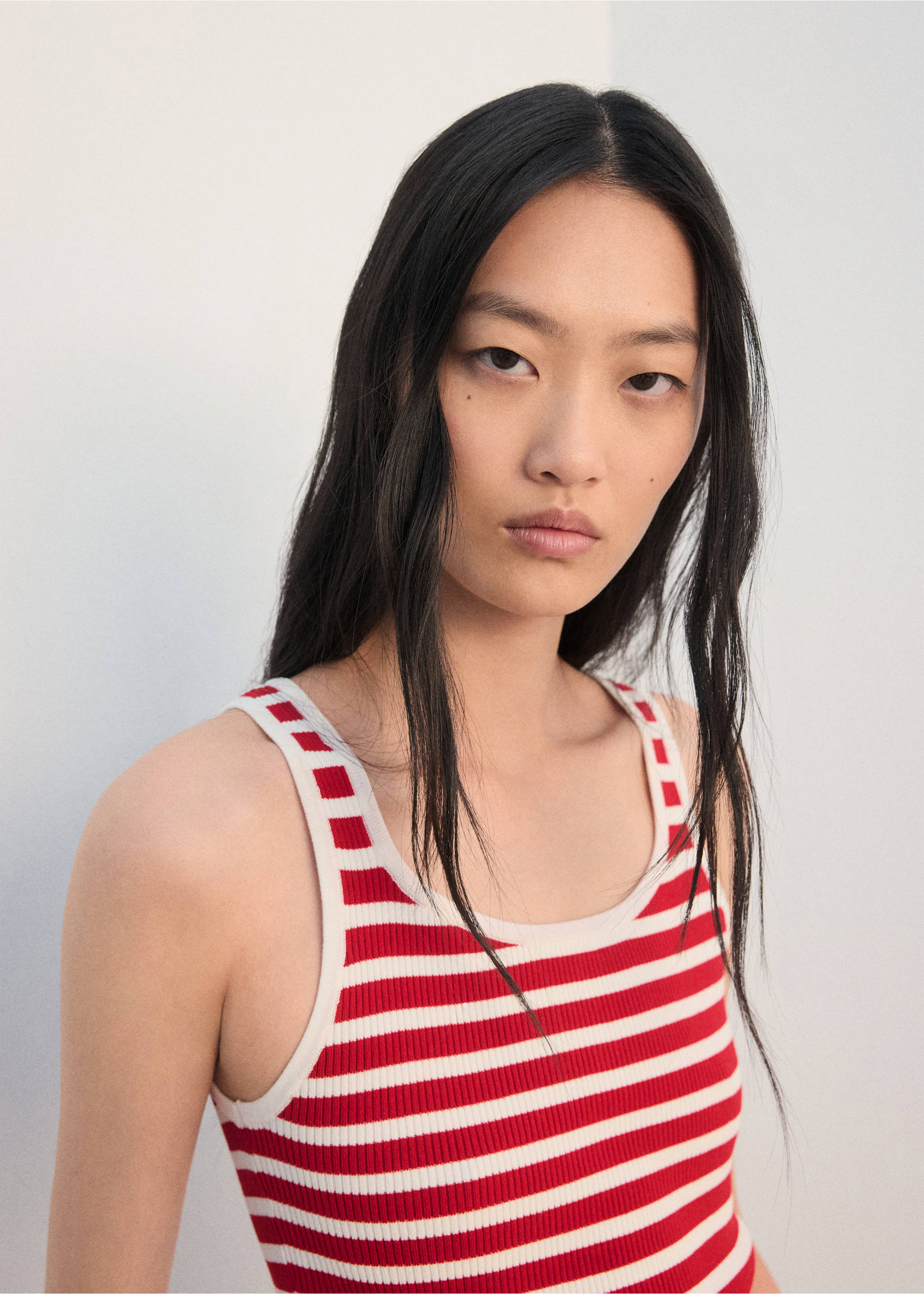 Pleat detailed top - Details of the article 6, Red. Ref: 27022541-00.