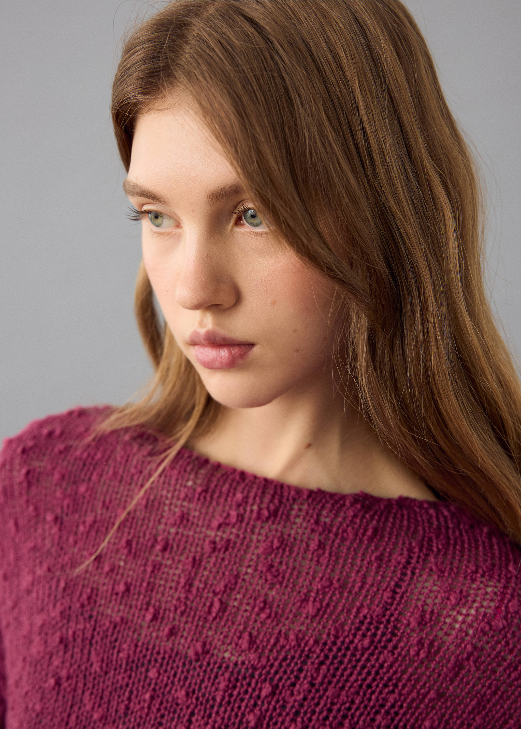 Fine-knit sweater - Details of the article 1, Cherry. Ref: 27022543-00.