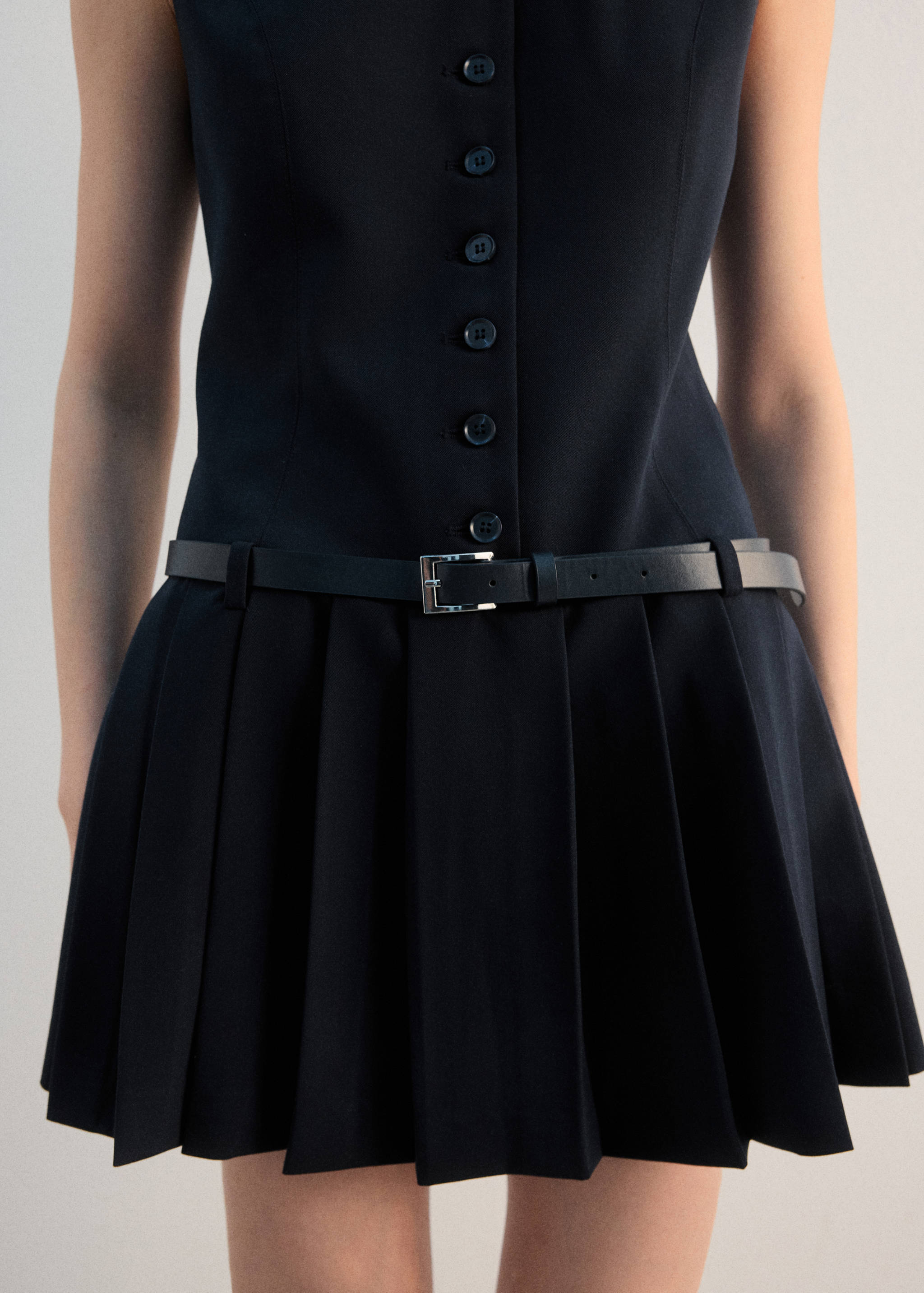 Pleated dress with belt - Medium plane