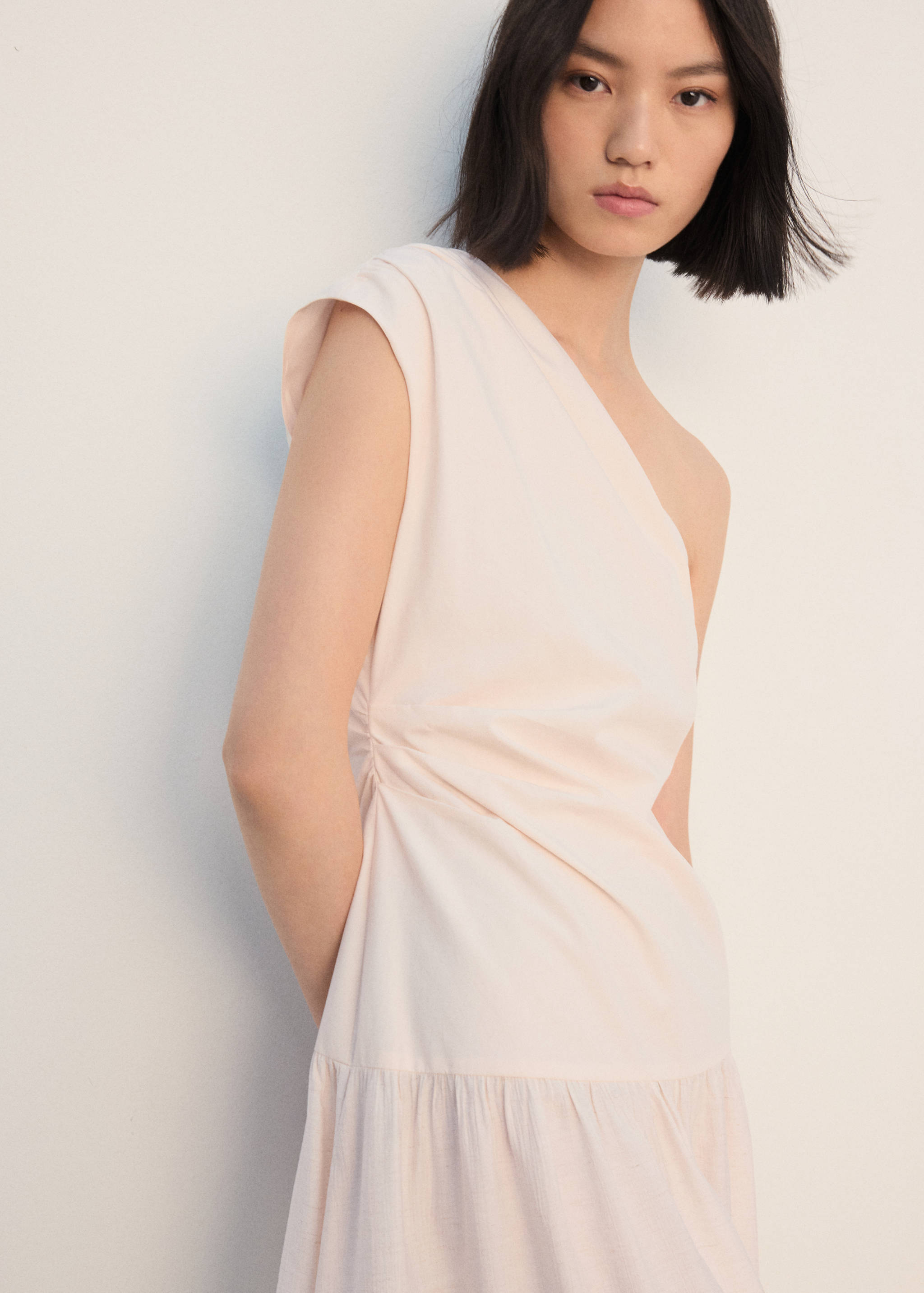 فستان بطيَّات غير متماثلة - تفاصيل المنتج 1