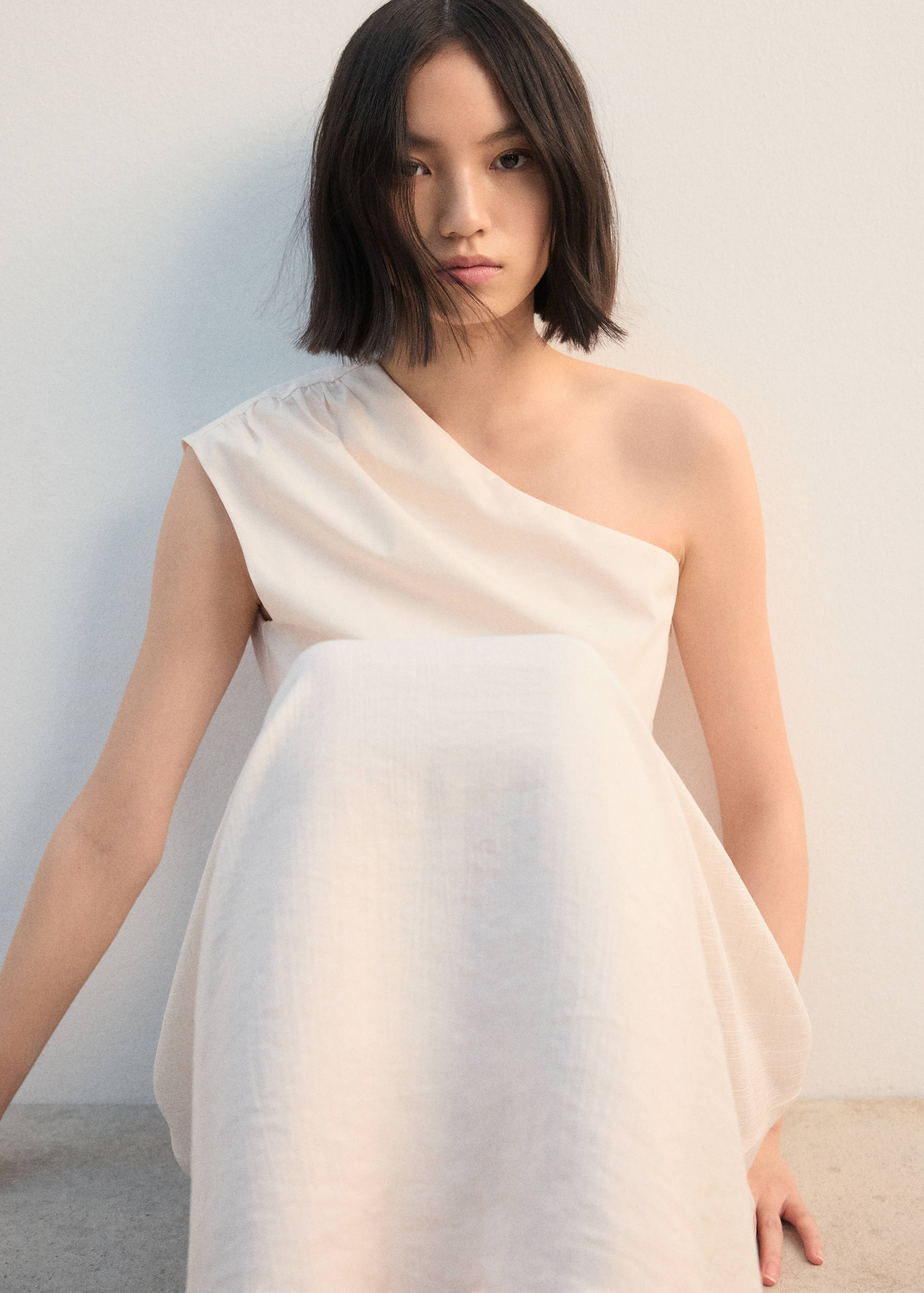 فستان بطيَّات غير متماثلة - تفاصيل المنتج 2