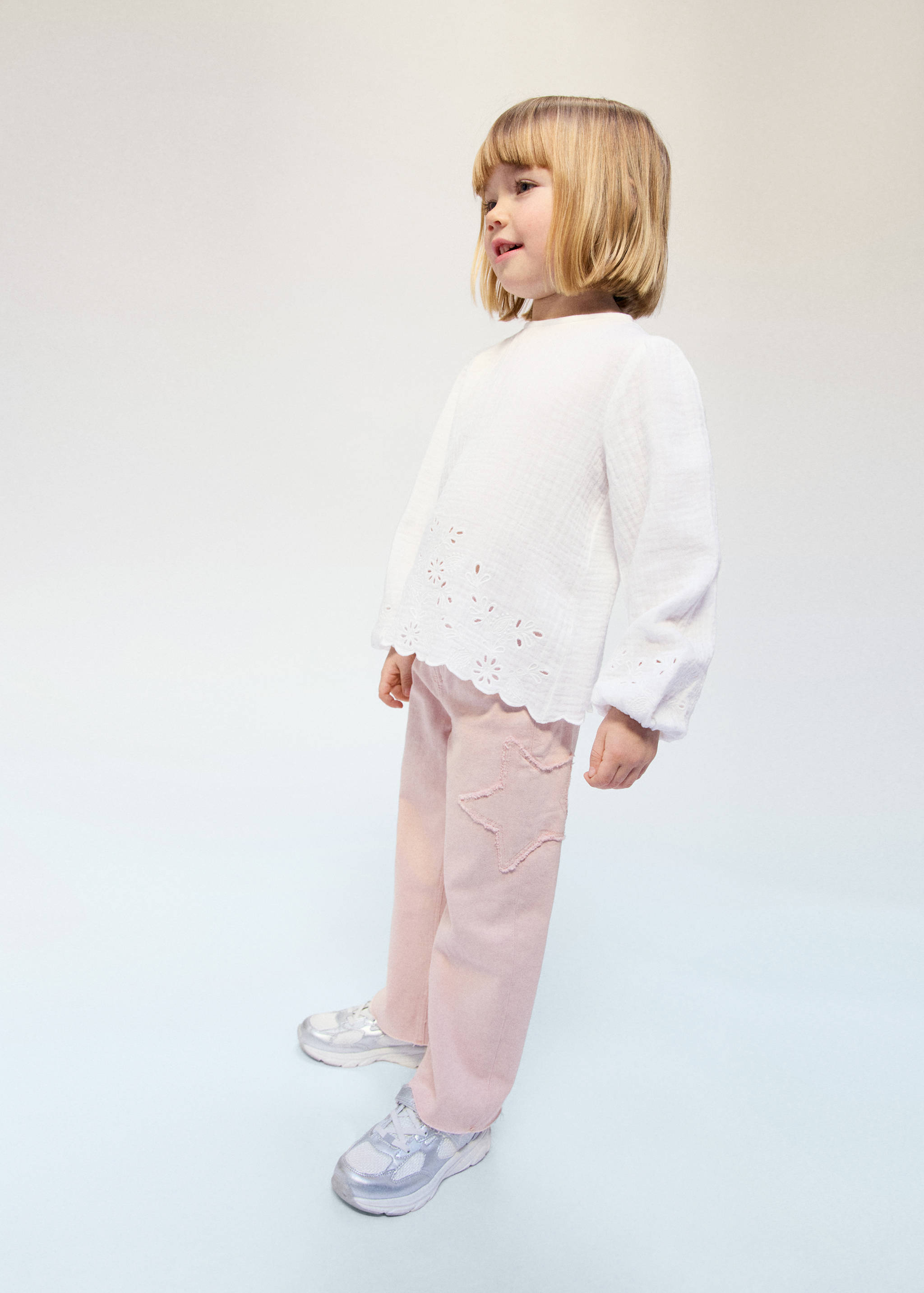 Jeans rectos estrellas - Plano medio