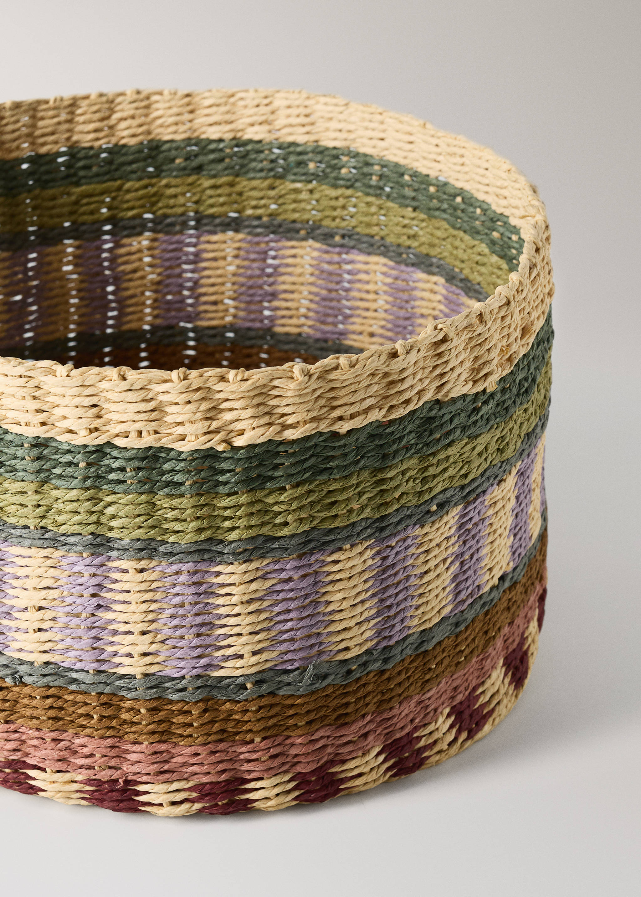 Large multicoloured patterned round basket - Details of the article 1