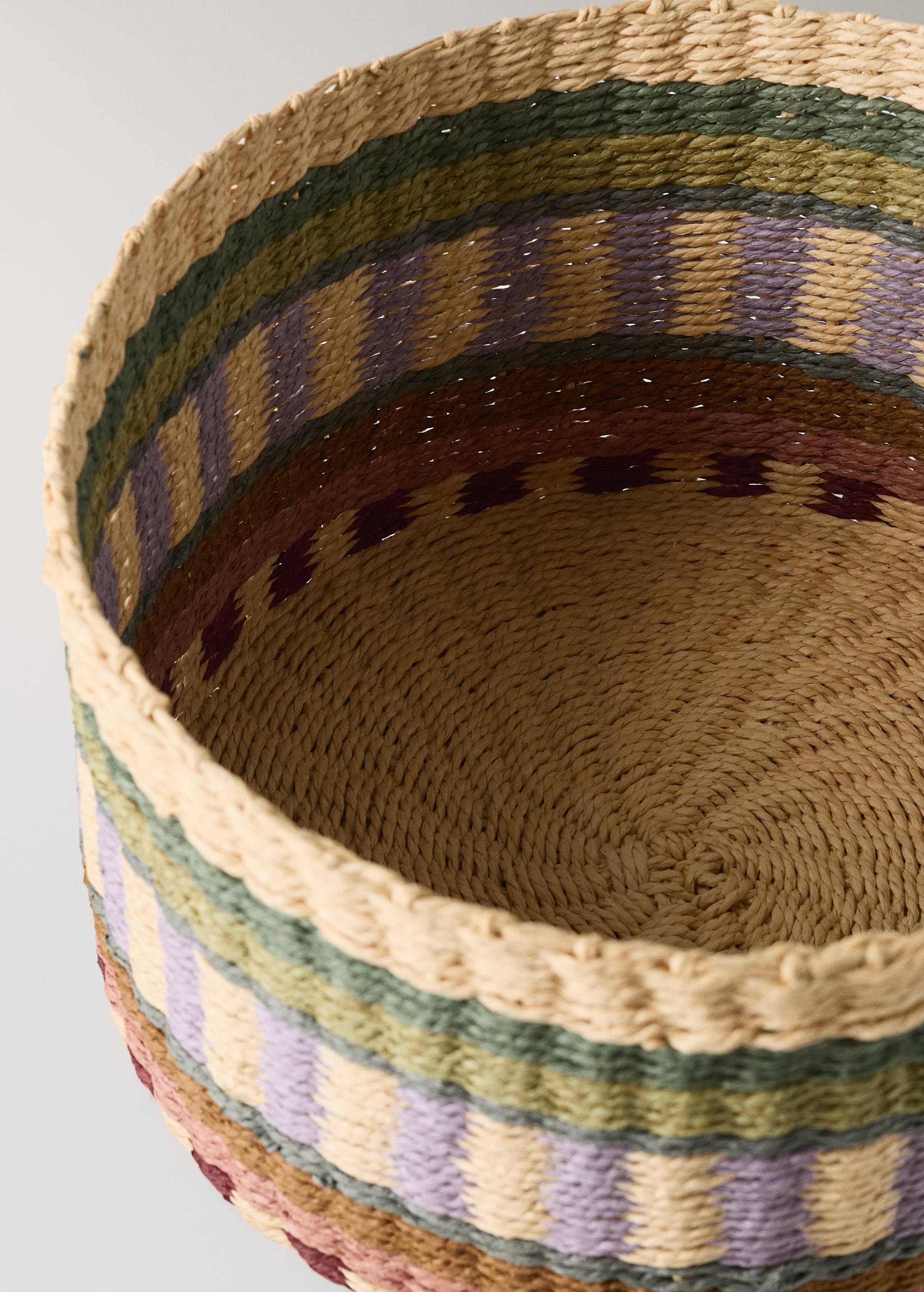 Large multicoloured patterned round basket - Details of the article 3