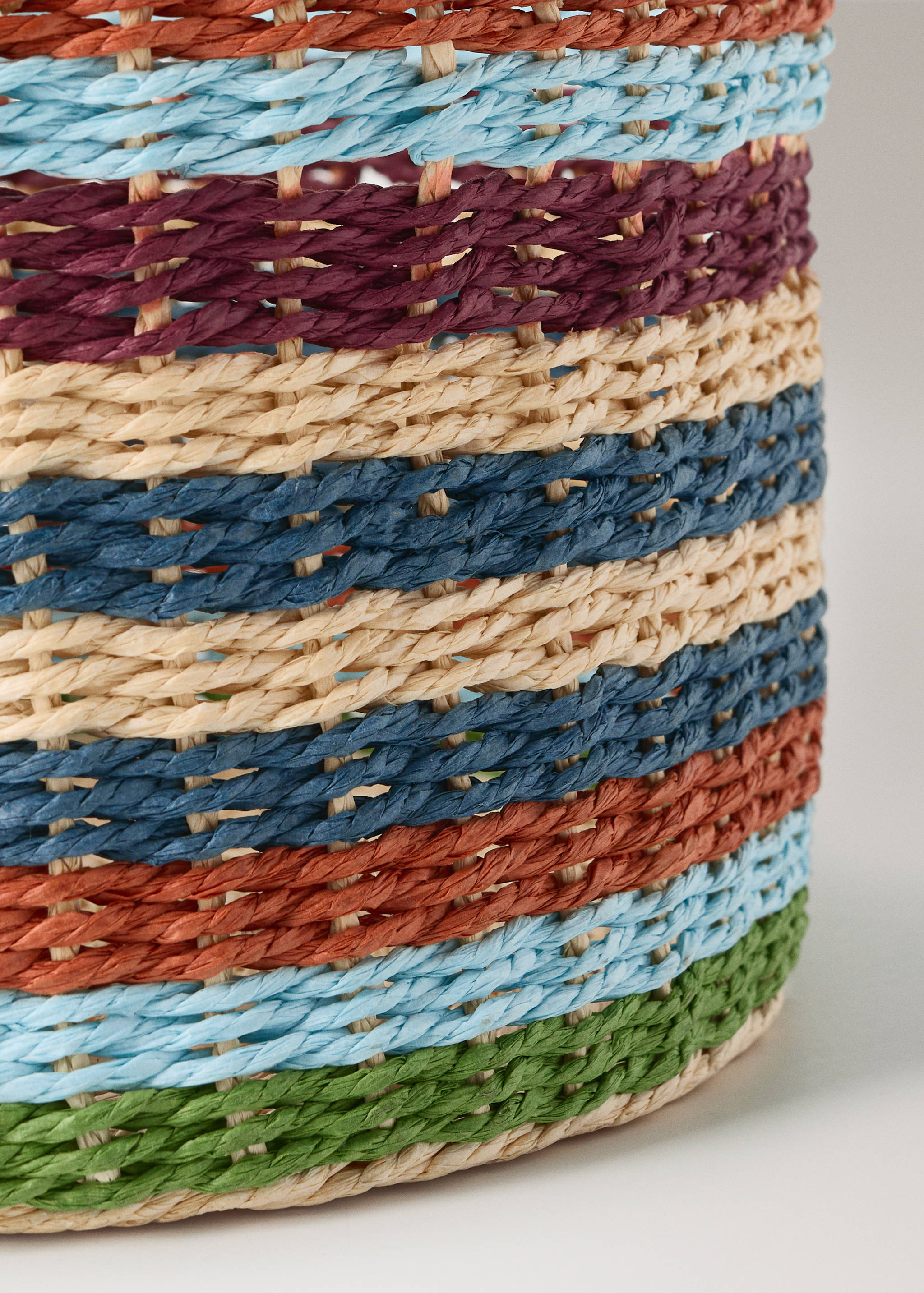 Medium multicoloured patterned circular basket - Details of the article 1, Green. Ref: 27022899-00.