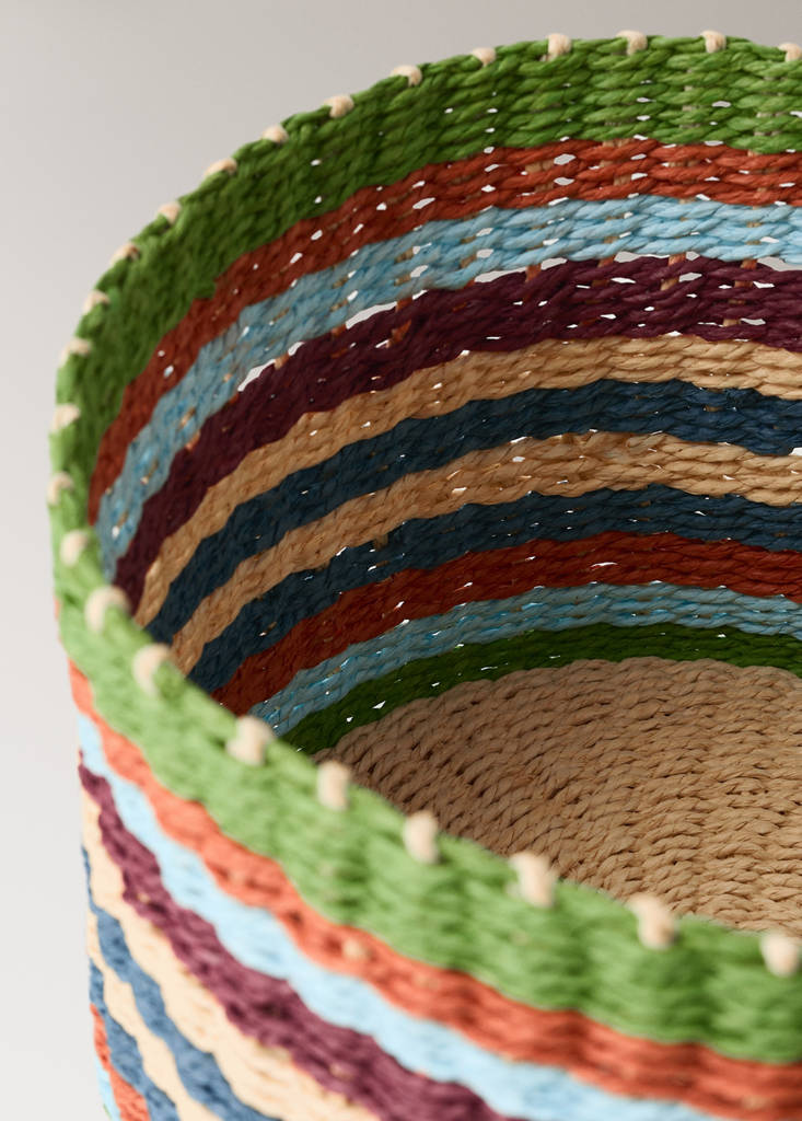 Small circular basket with colourful pattern — Green