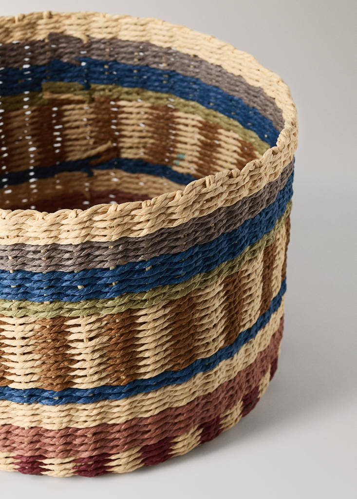 Small circular basket with colourful pattern — Purple