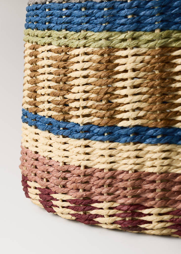 Small circular basket with colourful pattern — Purple