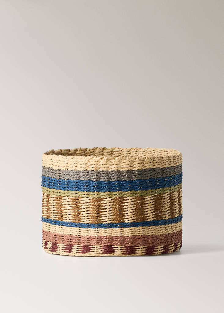 Small circular basket with colourful pattern — Purple