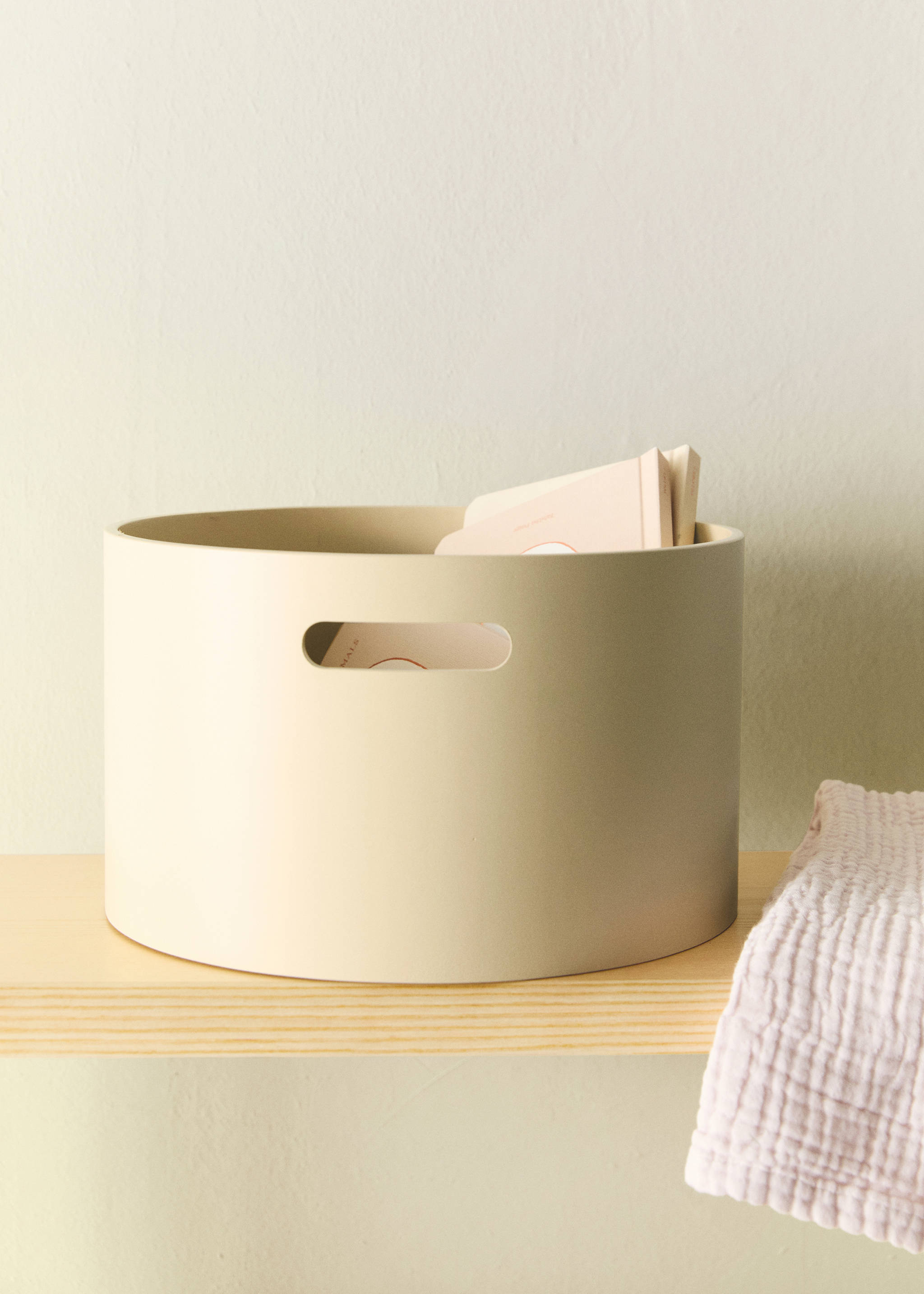 Caixa de madeira de criança com asa retangular tamanho grande - Plano geral