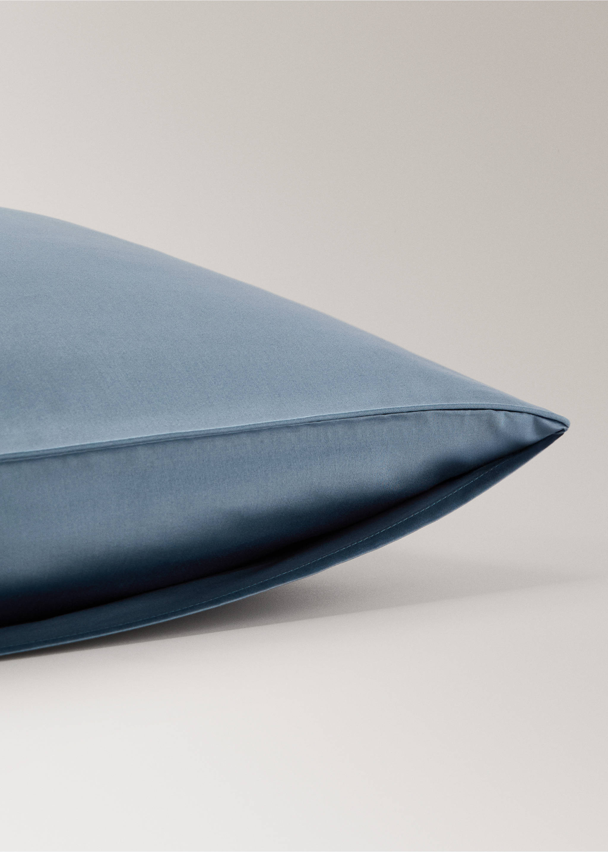 Two 600-thread count cotton satin pillowcases 60x60 cm - Details of the article 1, Blue. Ref: 27022910-00.