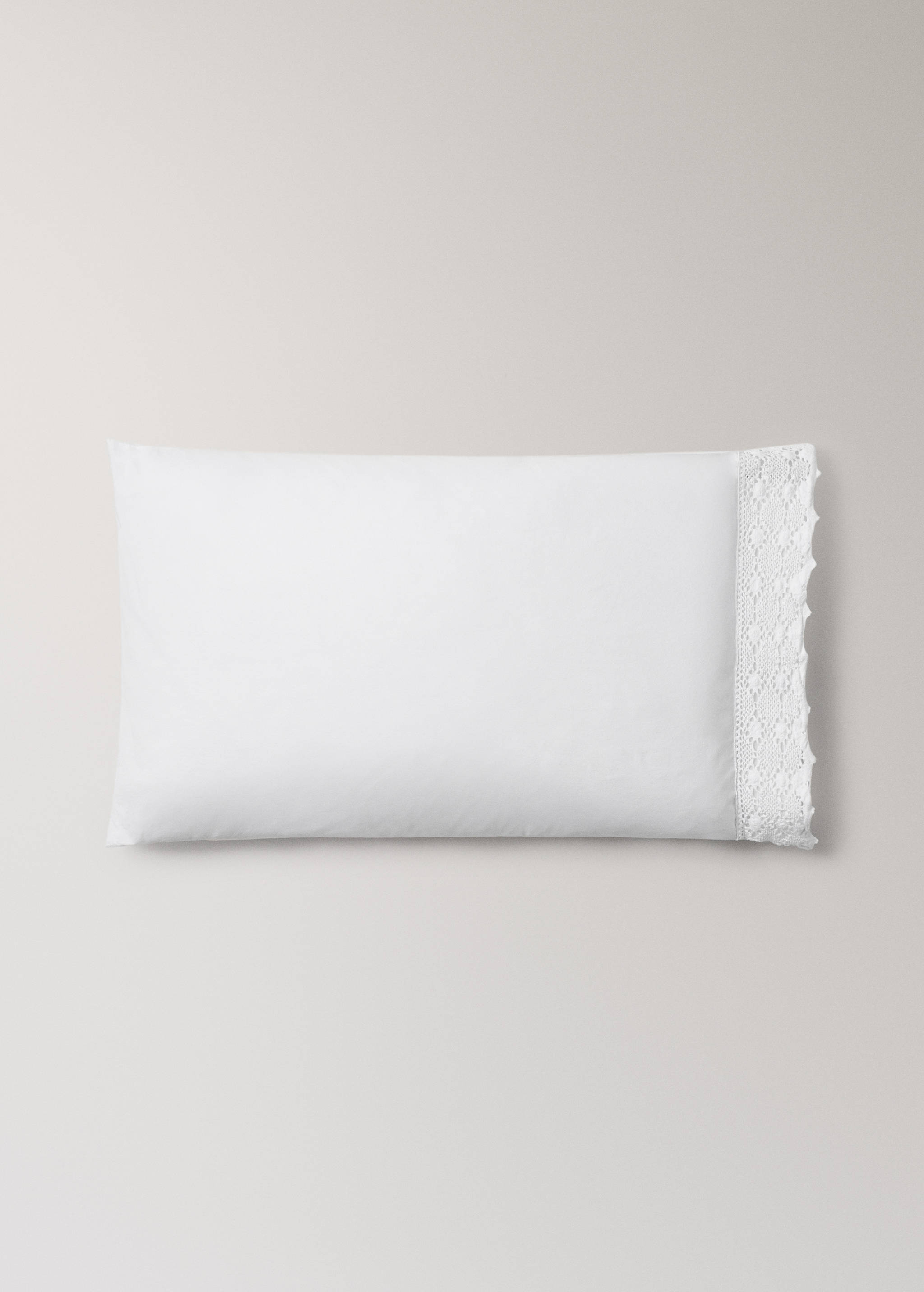 Two garment-dyed cotton pillowcases with wide lace 50x75 cm - Article without model