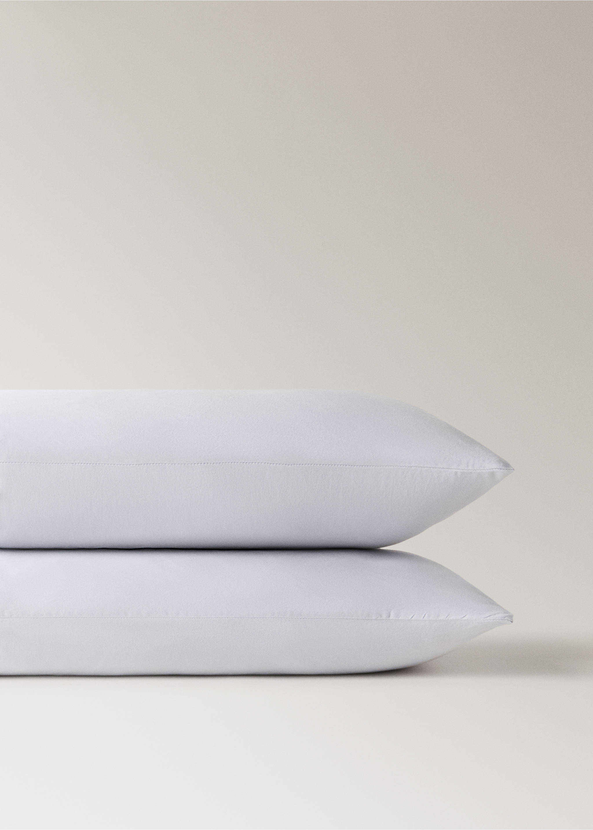 Two satin pillowcases with double topstitching 50x75 cm - Details of the article 3, Light/Pastel Purple. Ref: 27022929-00.