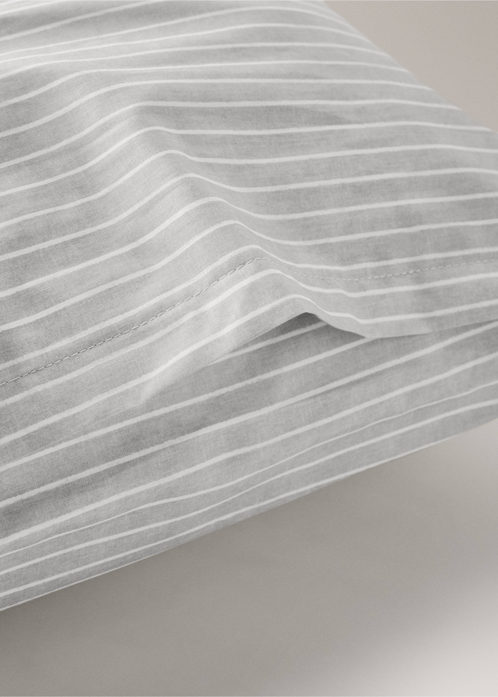 Two cotton percale striped pillowcases 50x75 cm - Details of the article 1, Light/Pastel Grey. Ref: 27022938-00.