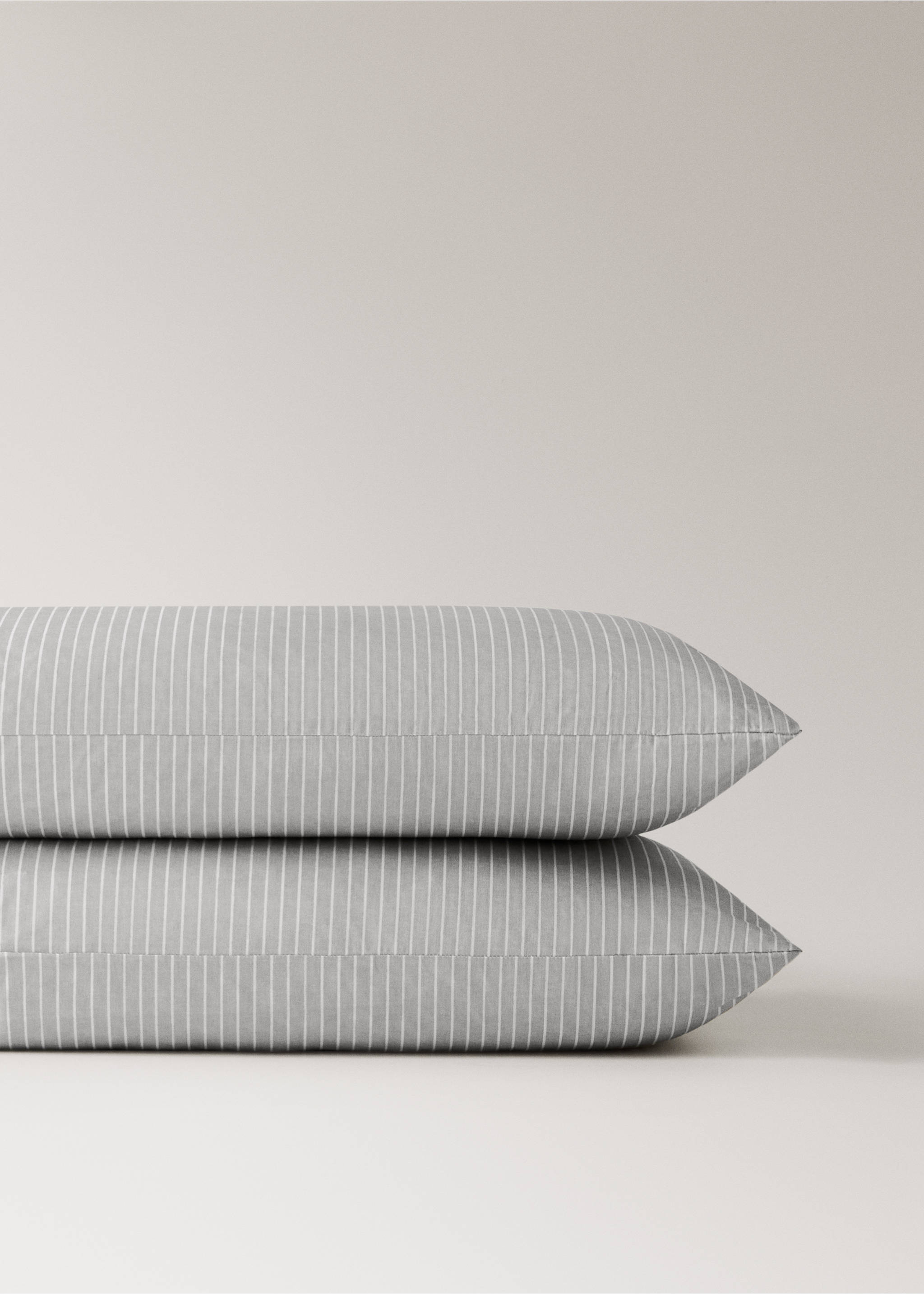 Two cotton percale striped pillowcases 50x75 cm - Details of the article 3, Light/Pastel Grey. Ref: 27022938-00.