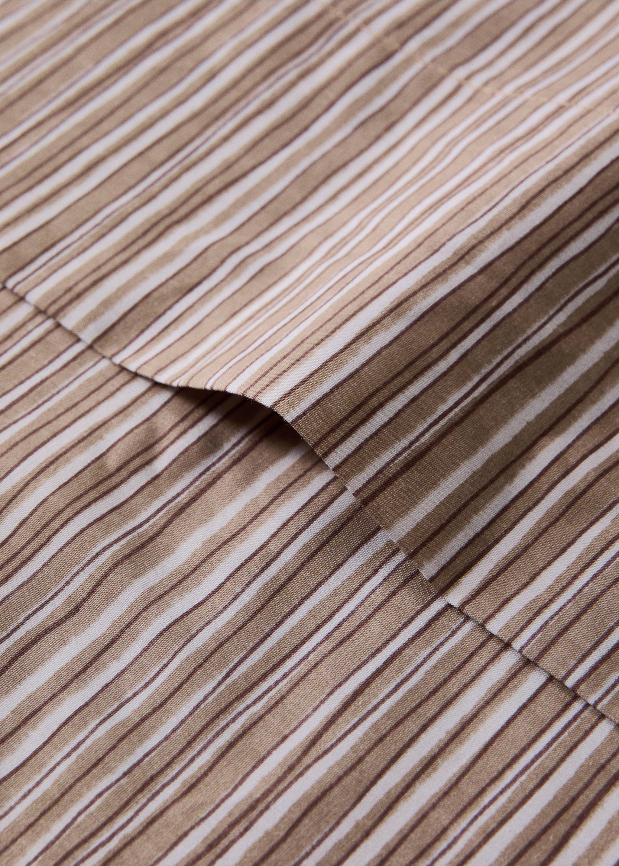 Top sheet with fine stripe pattern 180/200 cm - Details of the article 1, Tobacco Brown. Ref: 27022947-00.
