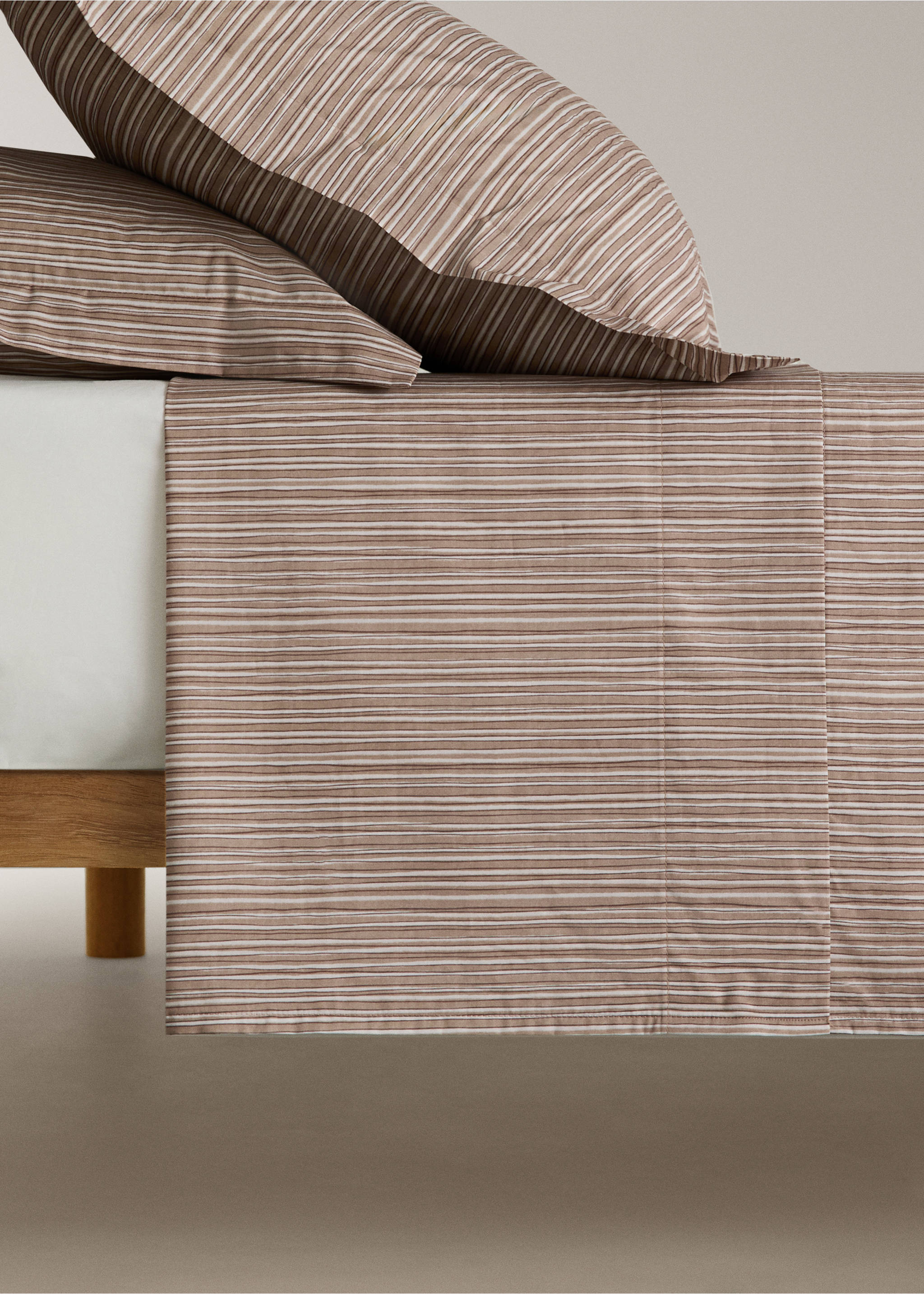 Top sheet with fine stripe pattern 180/200 cm - Article without model, Tobacco Brown. Ref: 27022947-00.