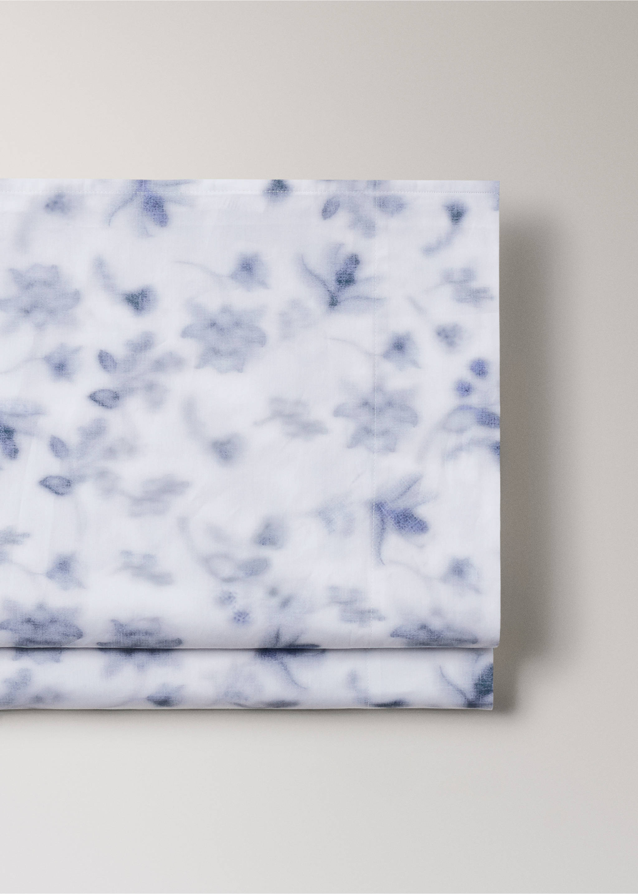 Faded floral percale top sheet Bed 150/160 cm - Details of the article 2, Blue. Ref: 27022954-00.