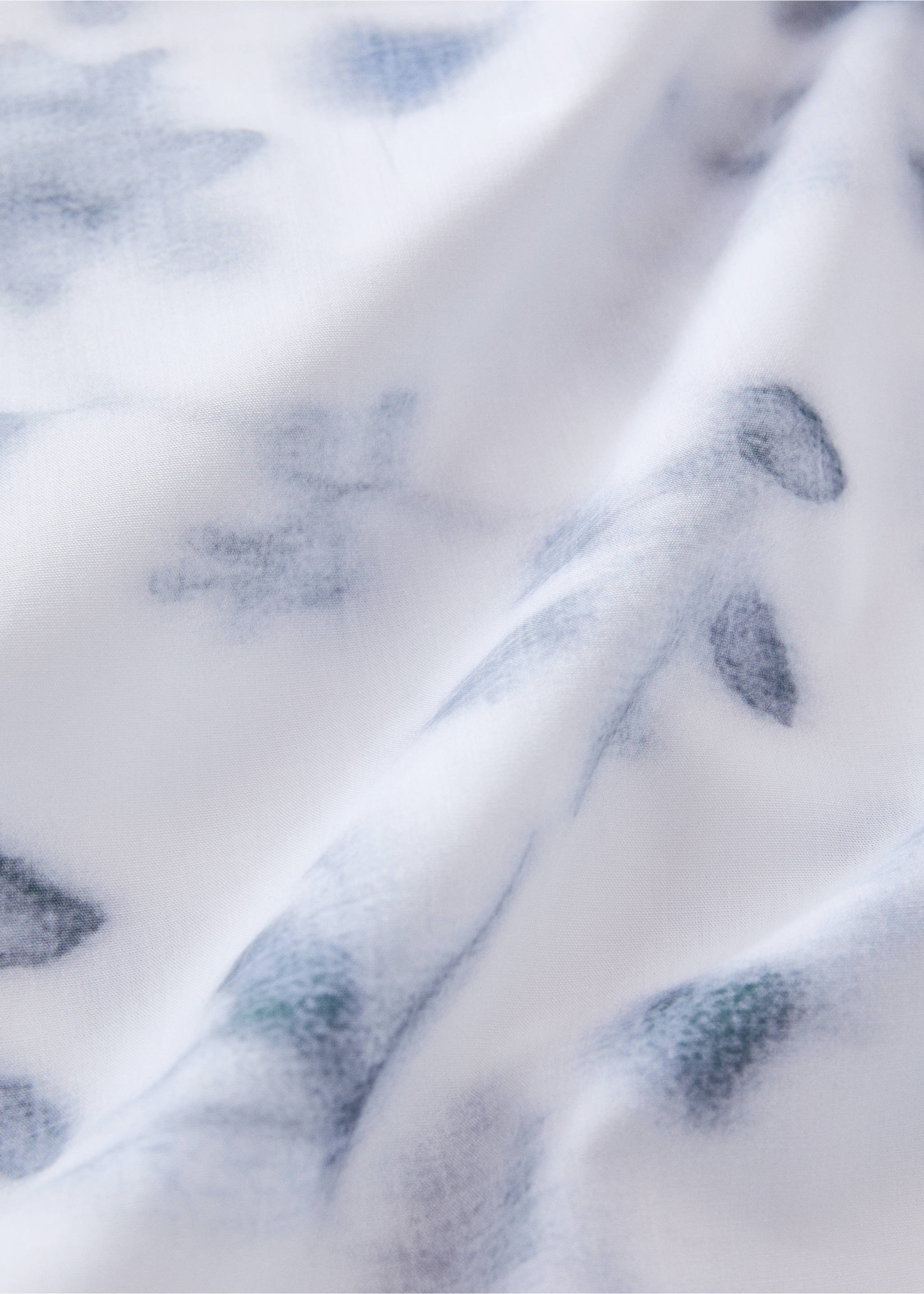 Faded floral percale top sheet Bed 150/160 cm - Details of the article 3, Blue. Ref: 27022954-00.