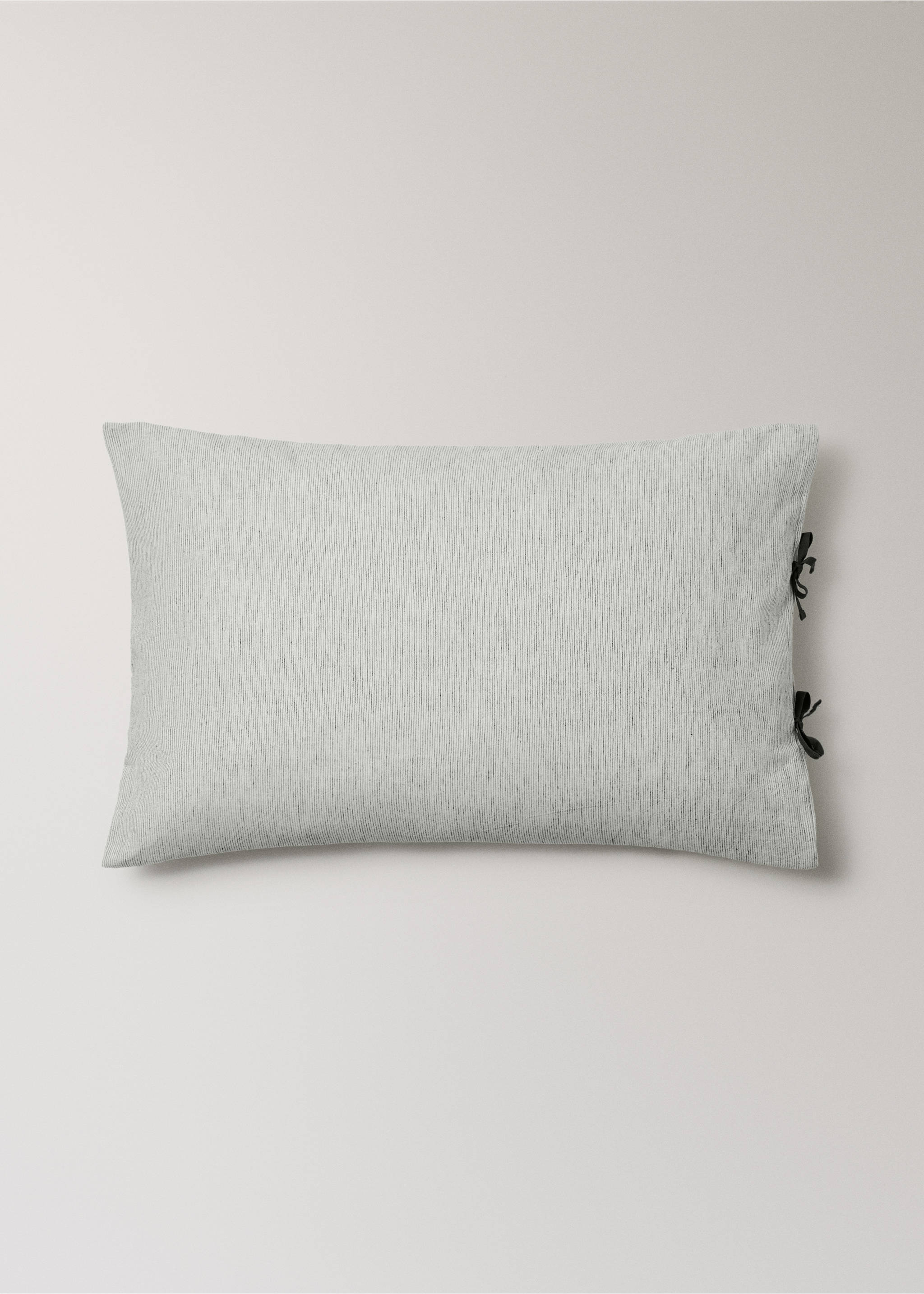 Two cotton-linen pillowcases with tie closures 50x75 cm - Article without model, Grey. Ref: 27023271-00.