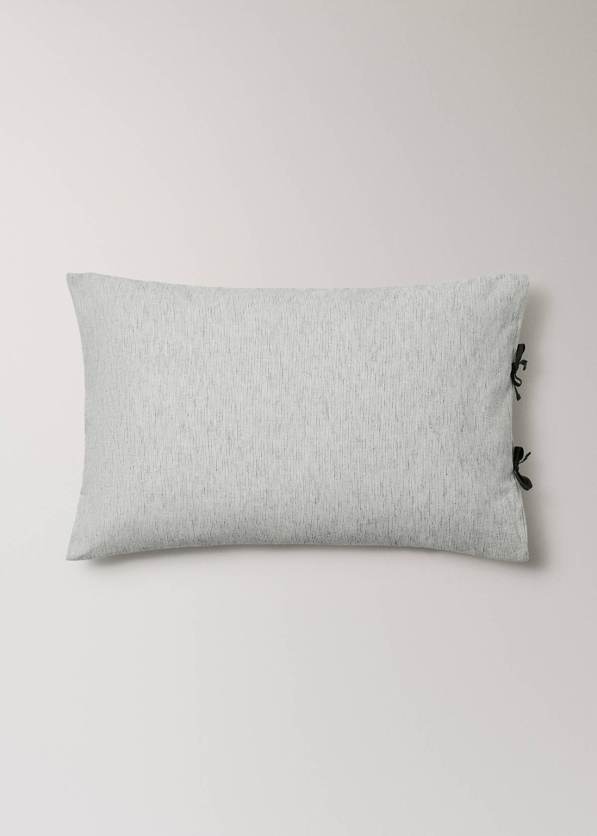 Two cotton-linen pillowcases with tie closures 50x75 cm — Grey