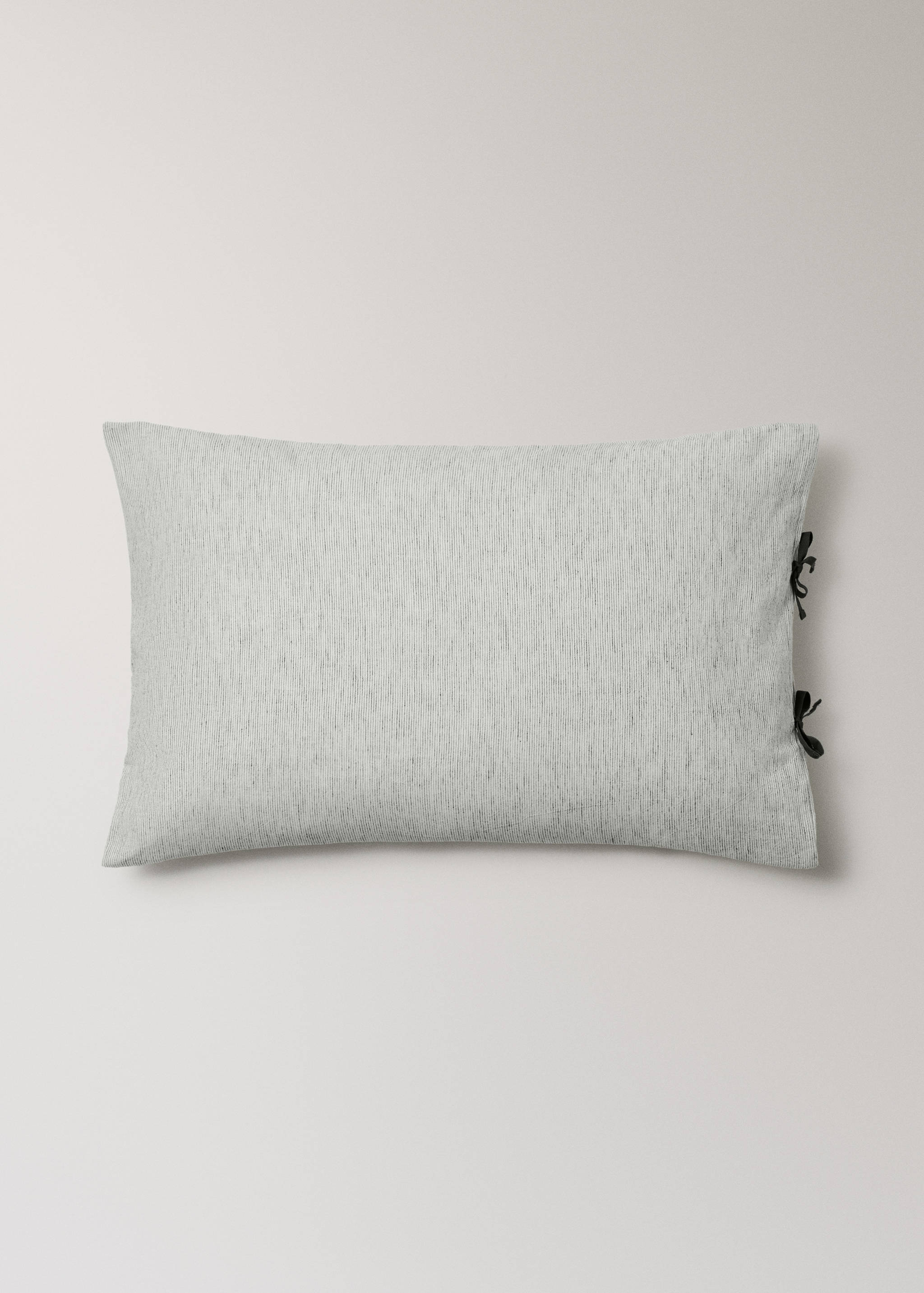 Two cotton-linen pillowcases with tie closures 50x75 cm - Article without model
