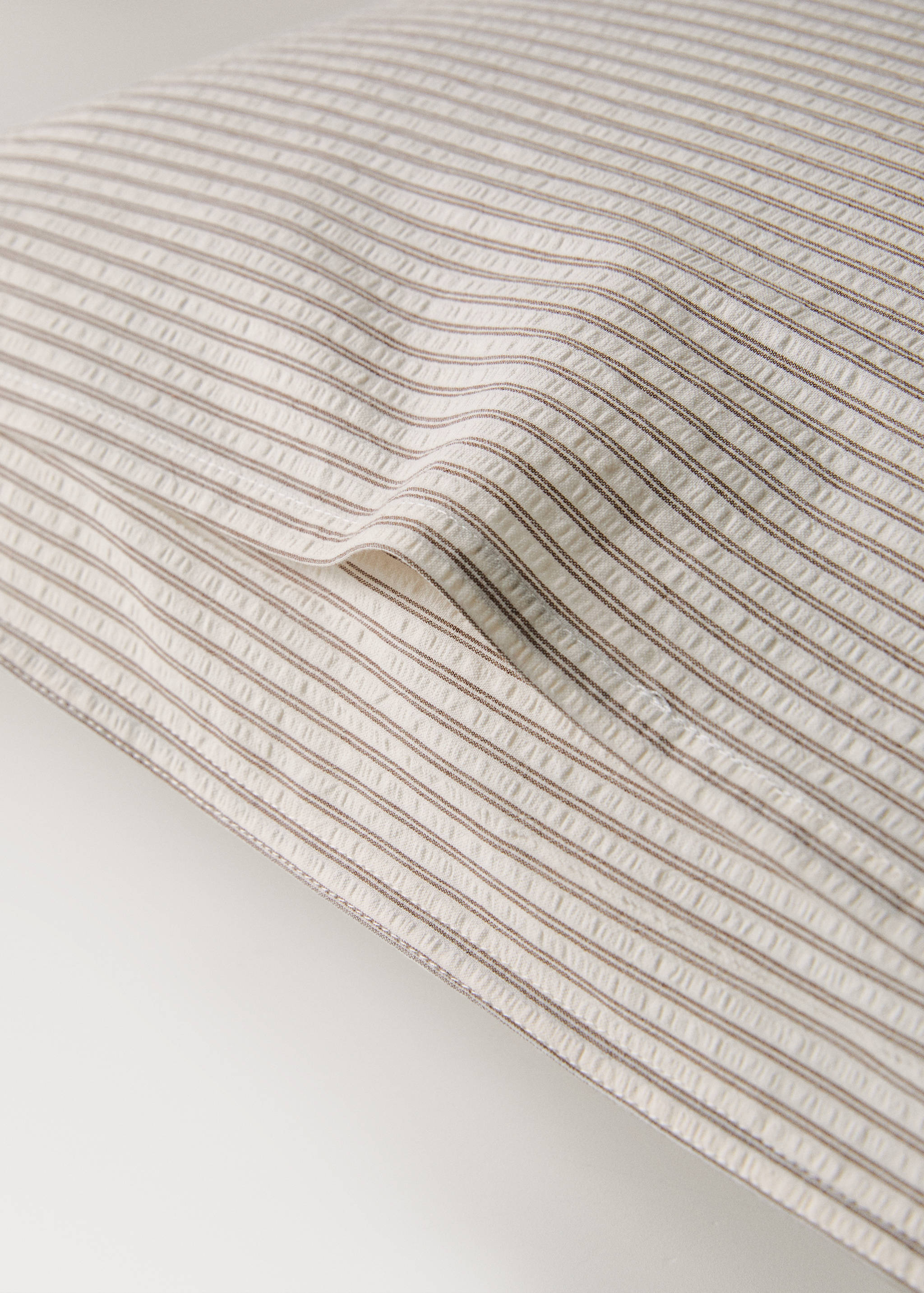 Two seersucker cotton pillowcases with fine stripes 50x75 cm - Details of the article 3
